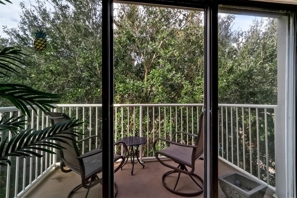 2122 BEACH WOOD ROAD 2122