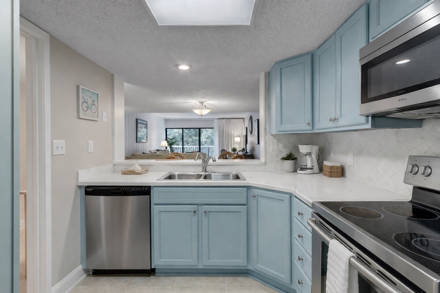 2122 BEACH WOOD ROAD 2122