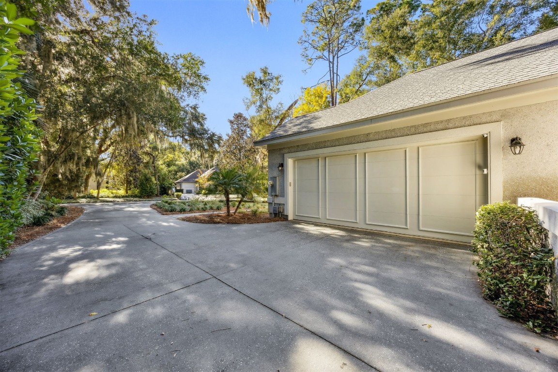 4 MOSS OAKS DRIVE