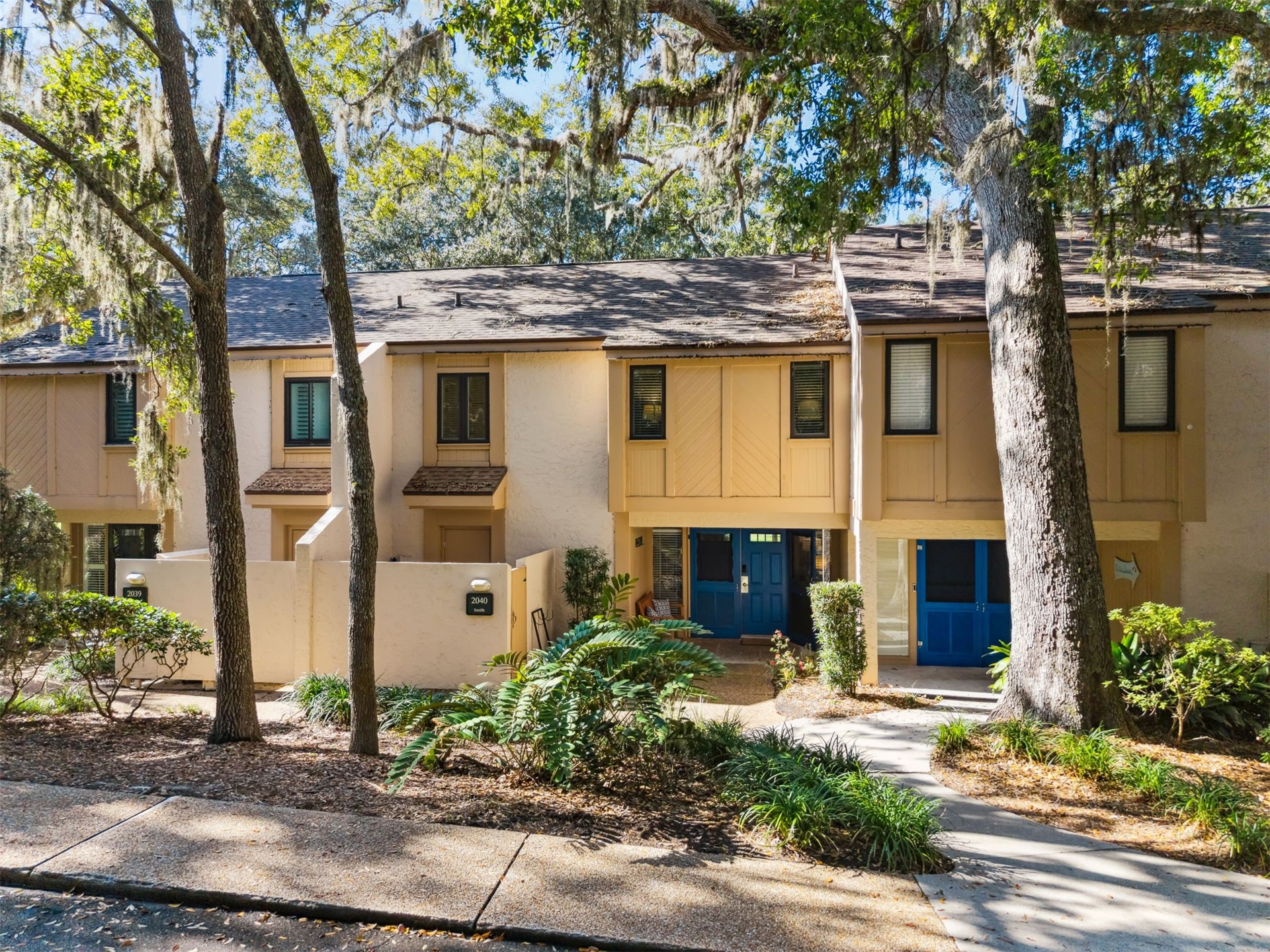2040 BEACH WOOD ROAD 2040