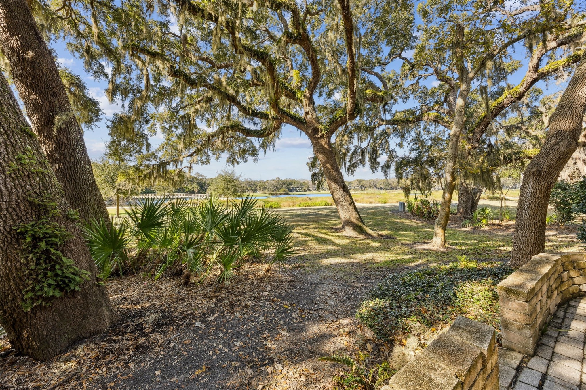 2040 BEACH WOOD ROAD 2040