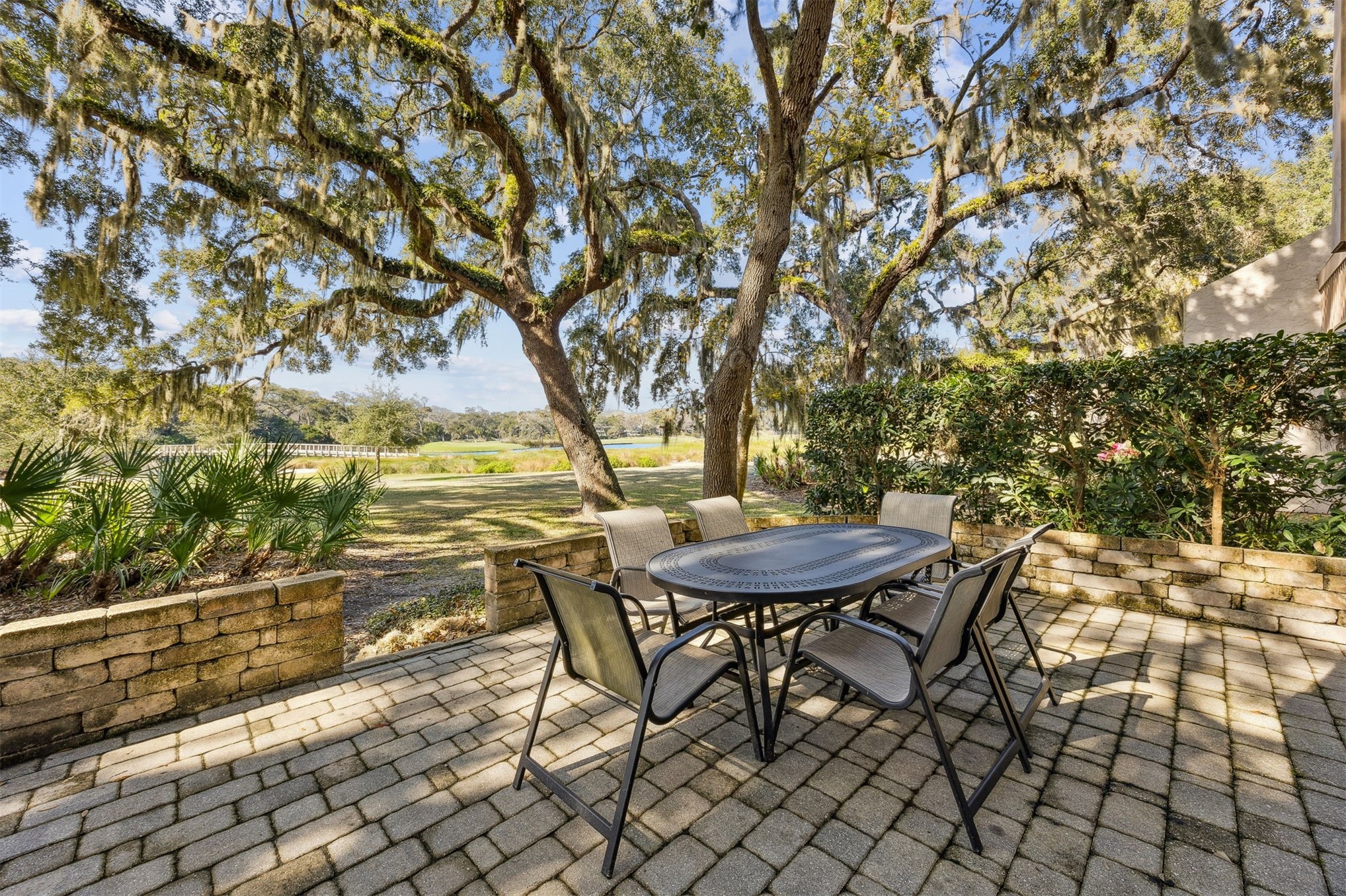 2040 BEACH WOOD ROAD 2040