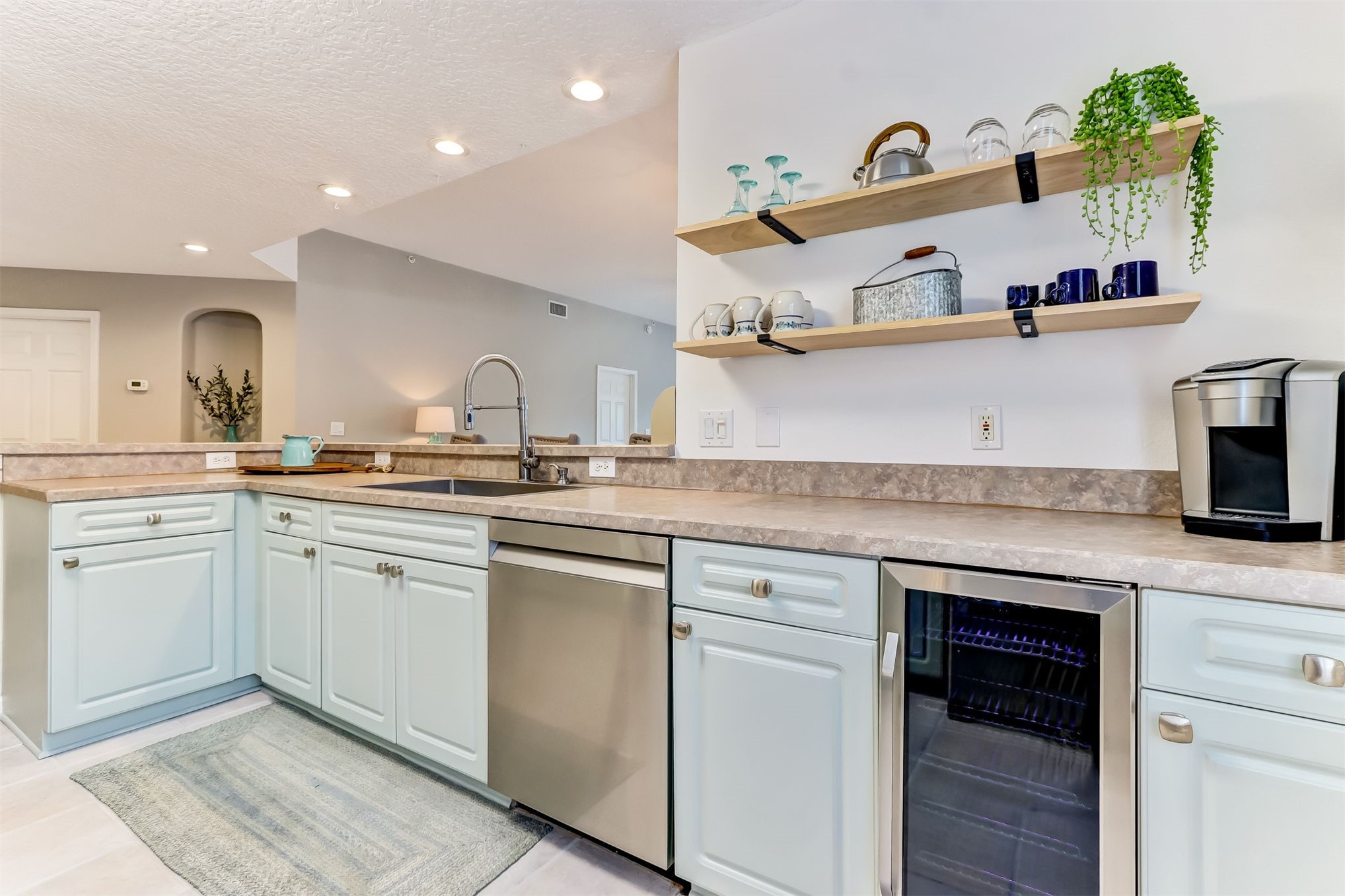 403 TARPON AVENUE 101