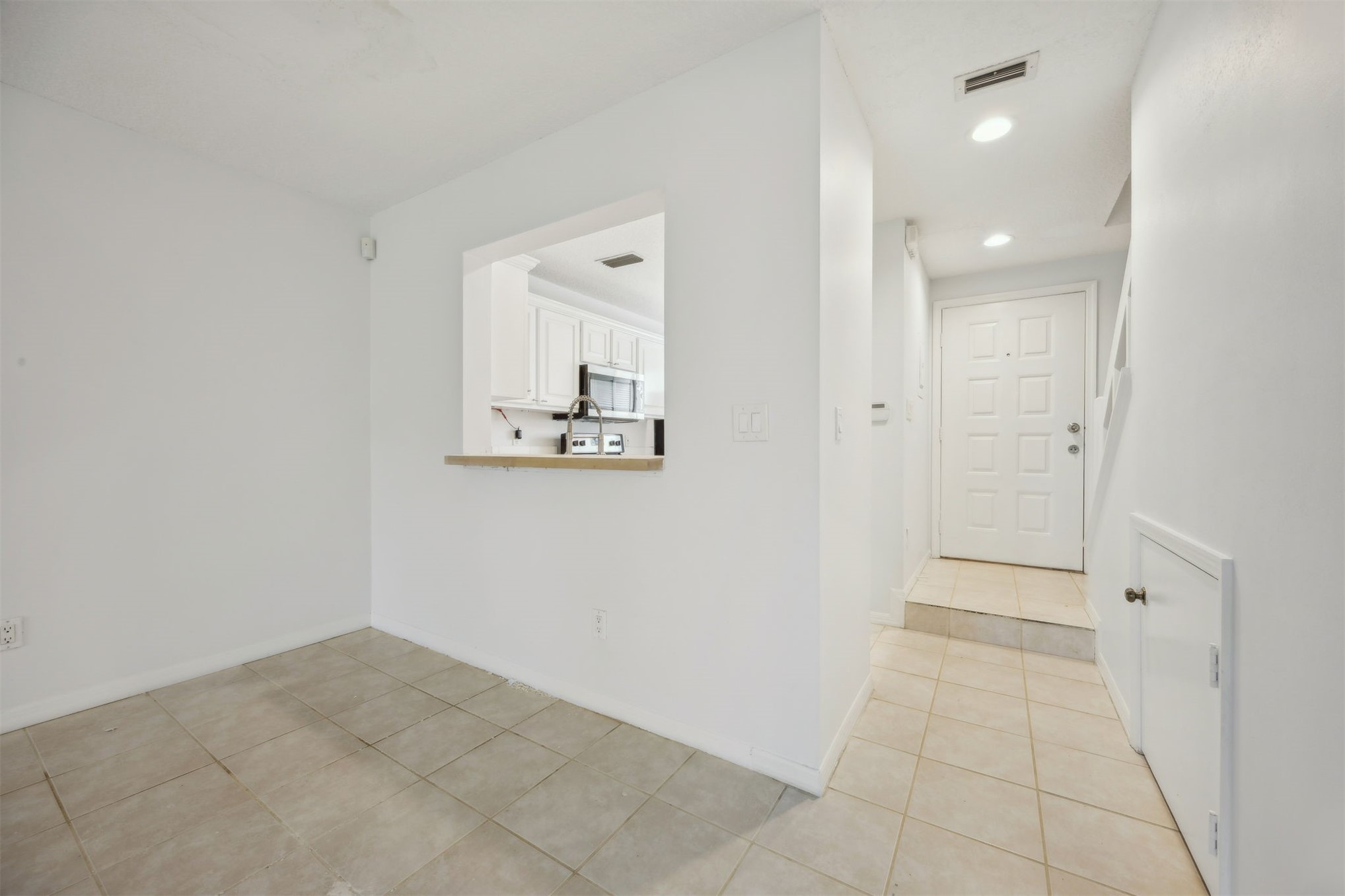 1083 E SEA HAWK DRIVE 1083