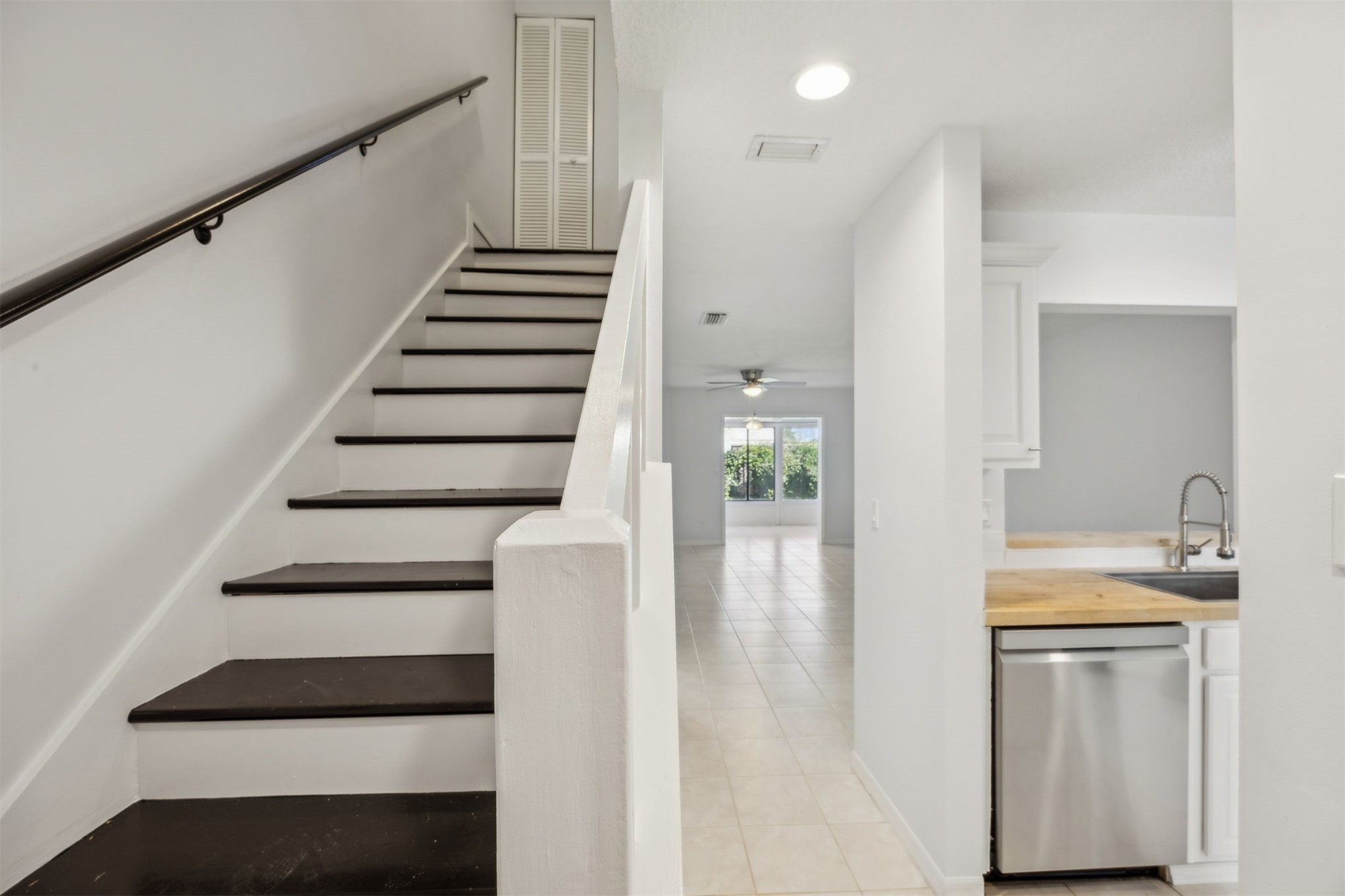 1083 E SEA HAWK DRIVE 1083