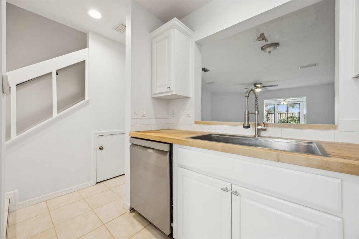 1083 E SEA HAWK DRIVE 1083