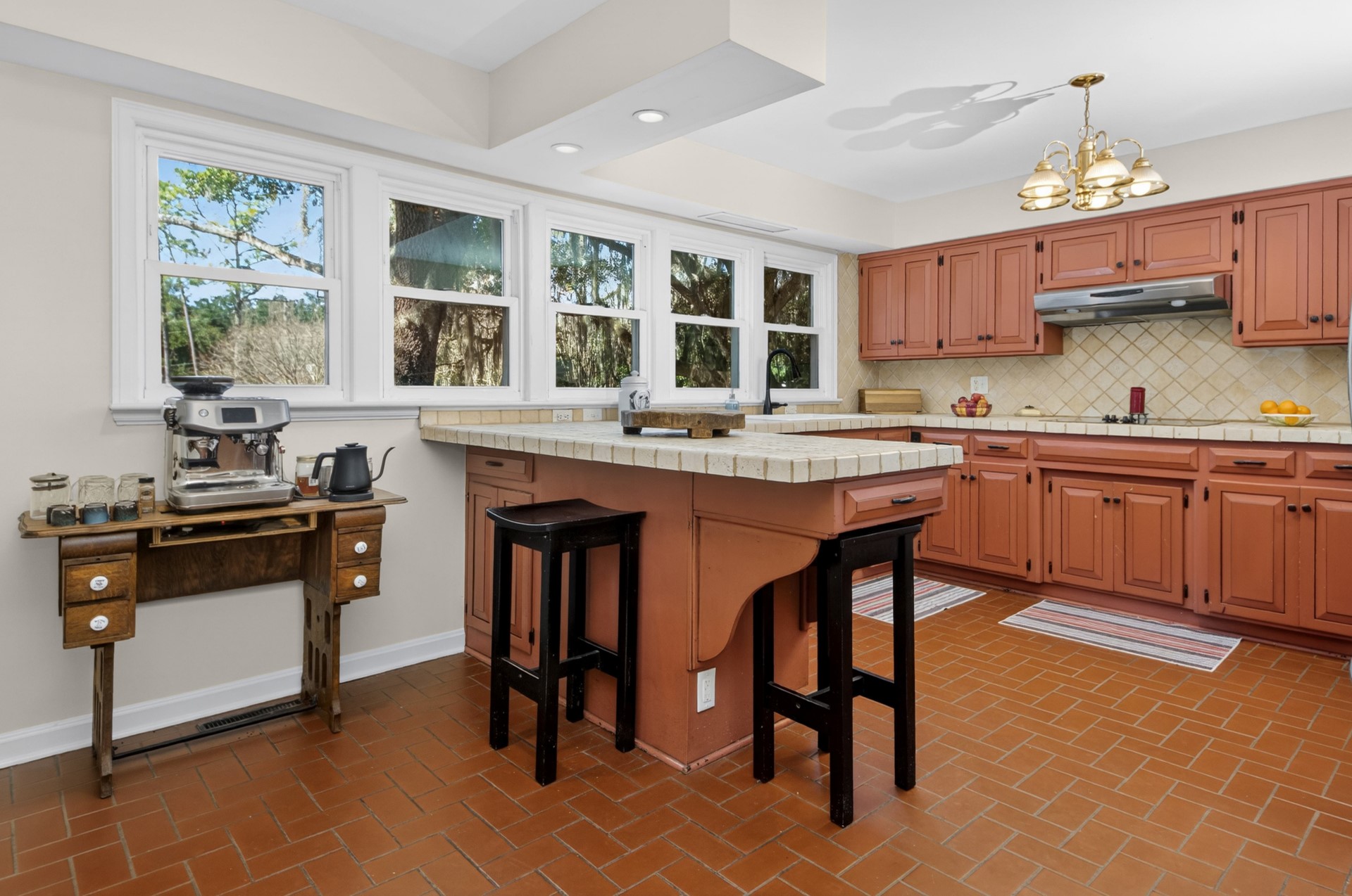 1814 HIGHLAND DRIVE