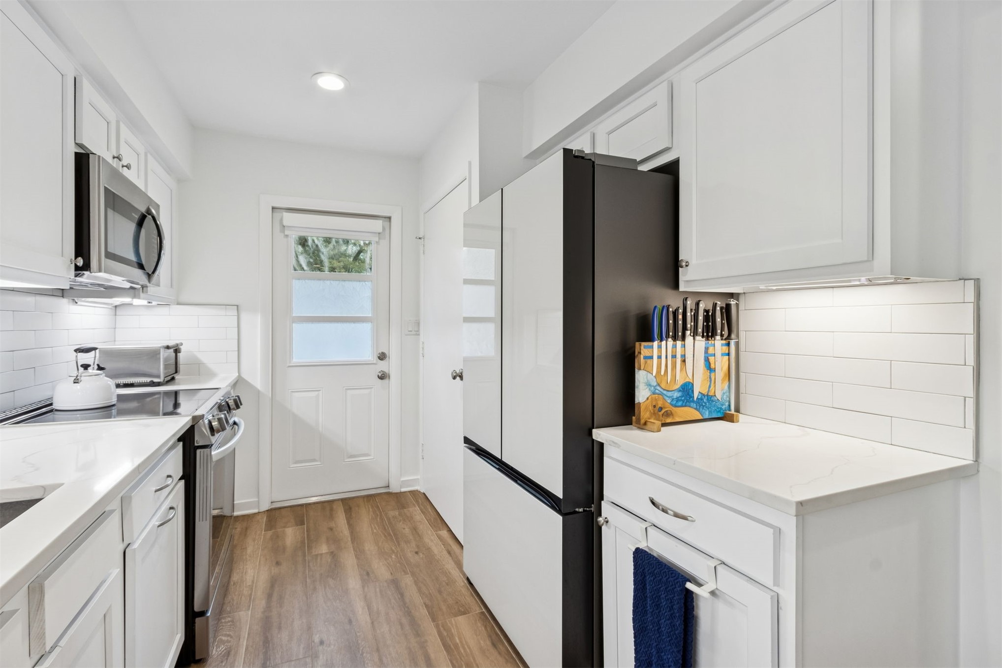 3211 SEA MARSH ROAD 3211
