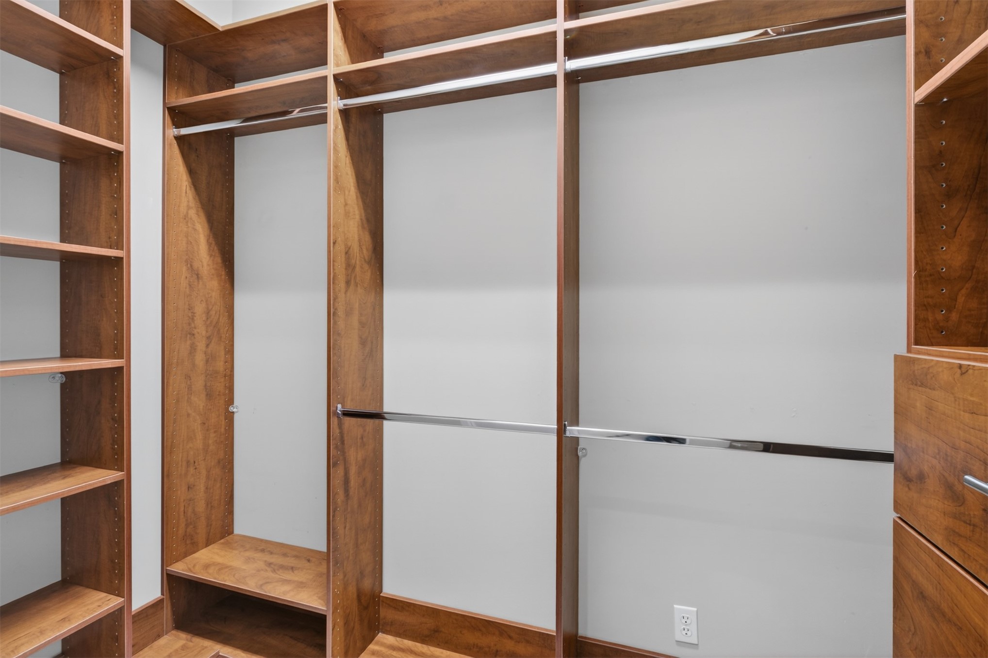 95205 AMELIA NATIONAL