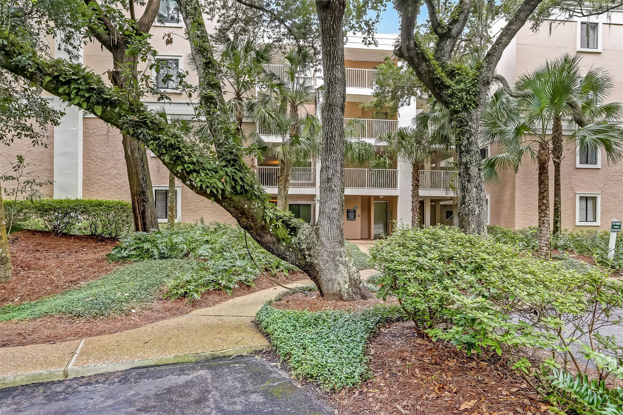 2117 BEACH WOOD 2117