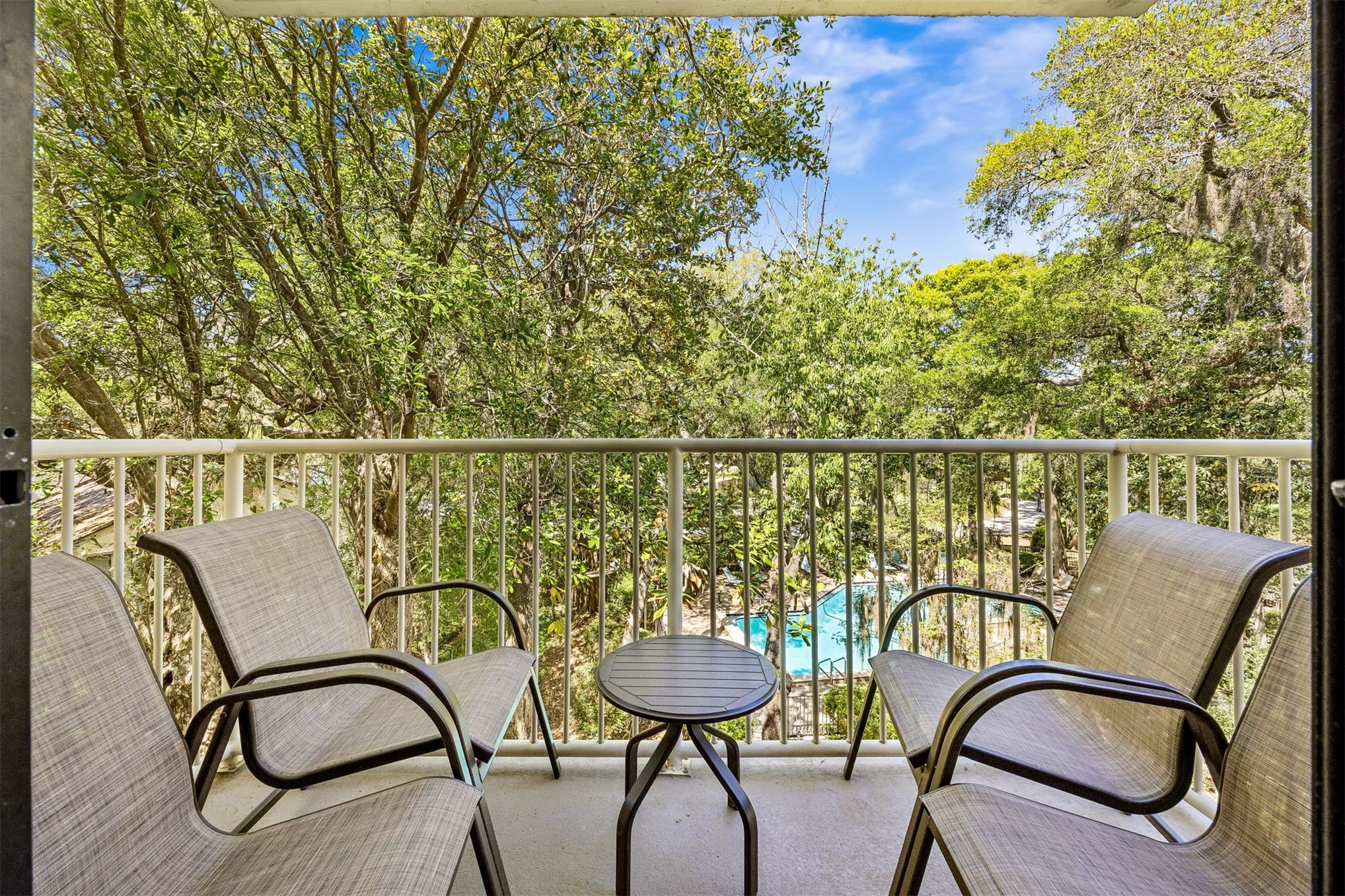 2117 BEACH WOOD 2117
