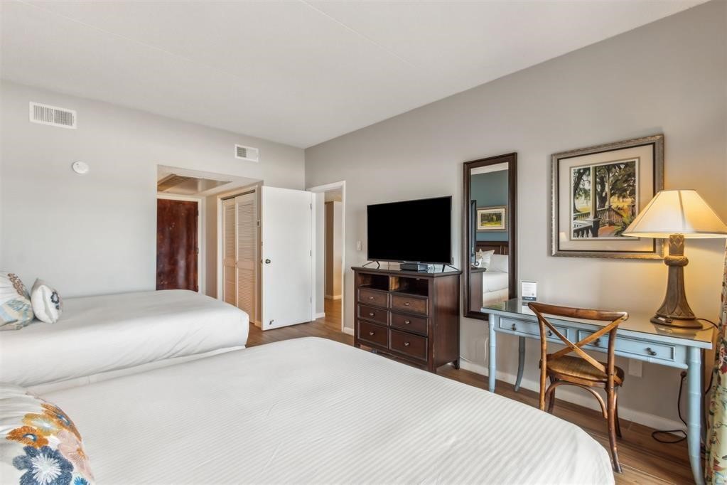 318 SANDCASTLES COURT 278