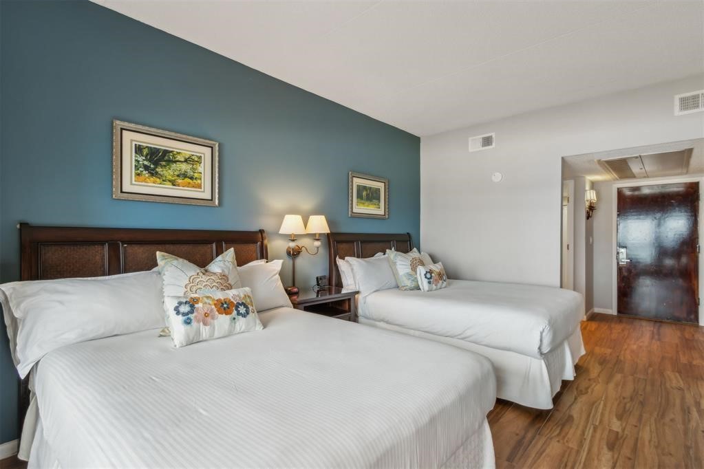318 SANDCASTLES COURT 278