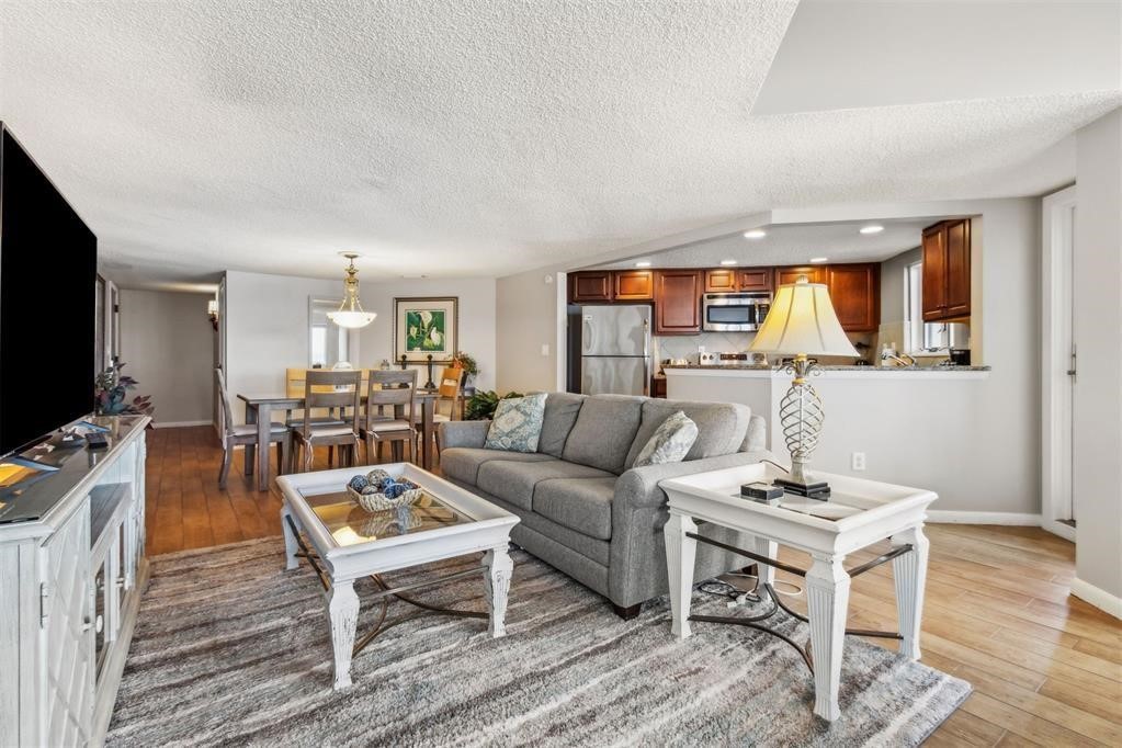 318 SANDCASTLES COURT 278