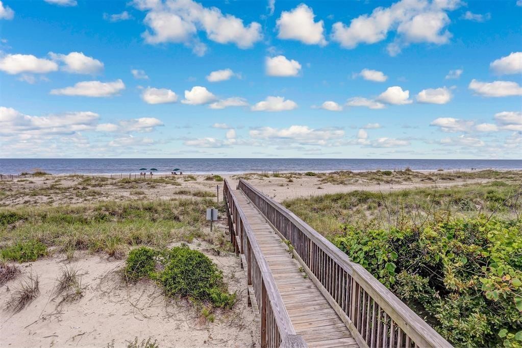 318 SANDCASTLES COURT 278