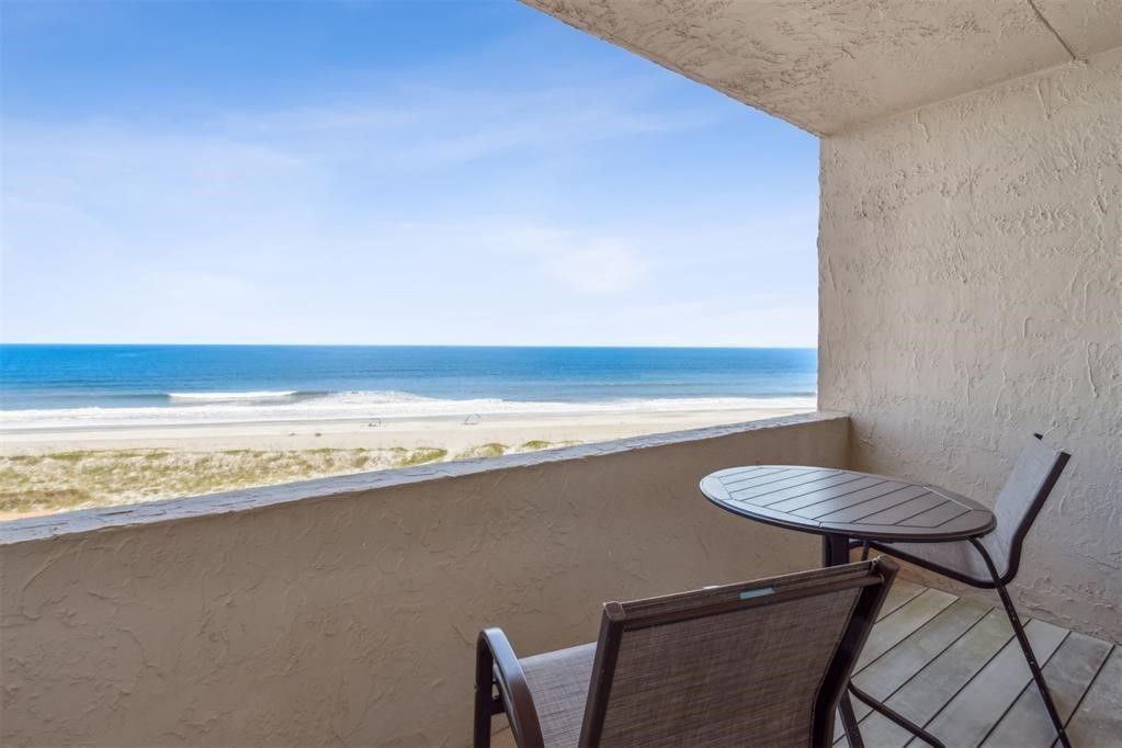 318 SANDCASTLES COURT 278