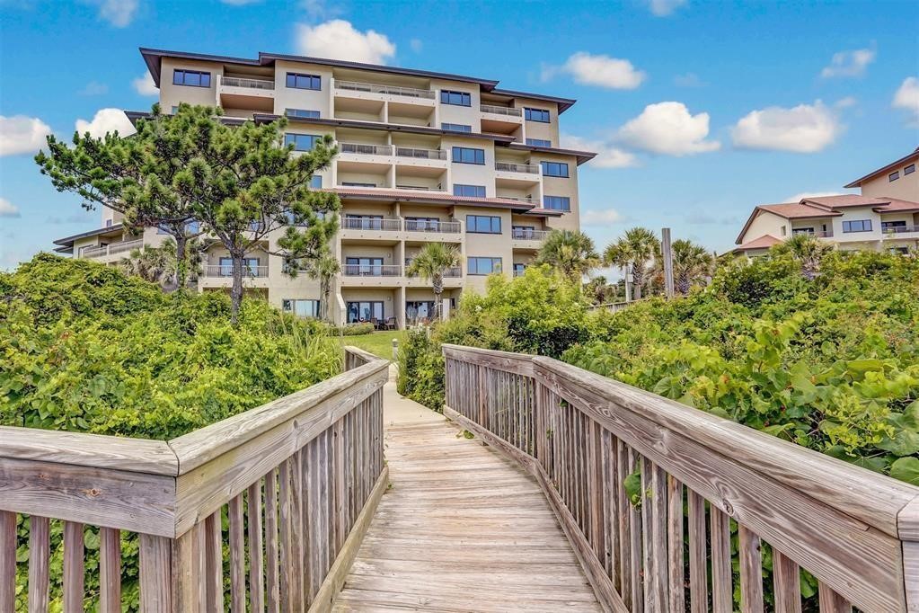 318 SANDCASTLES COURT 278