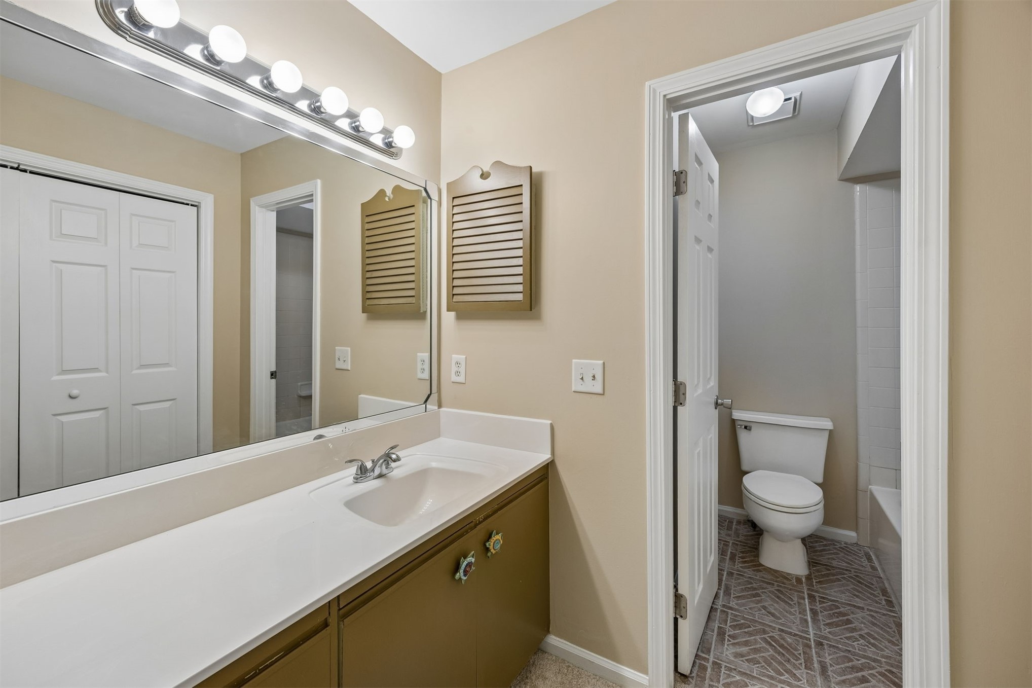 2885 FOREST RIDGE DRIVE U-5