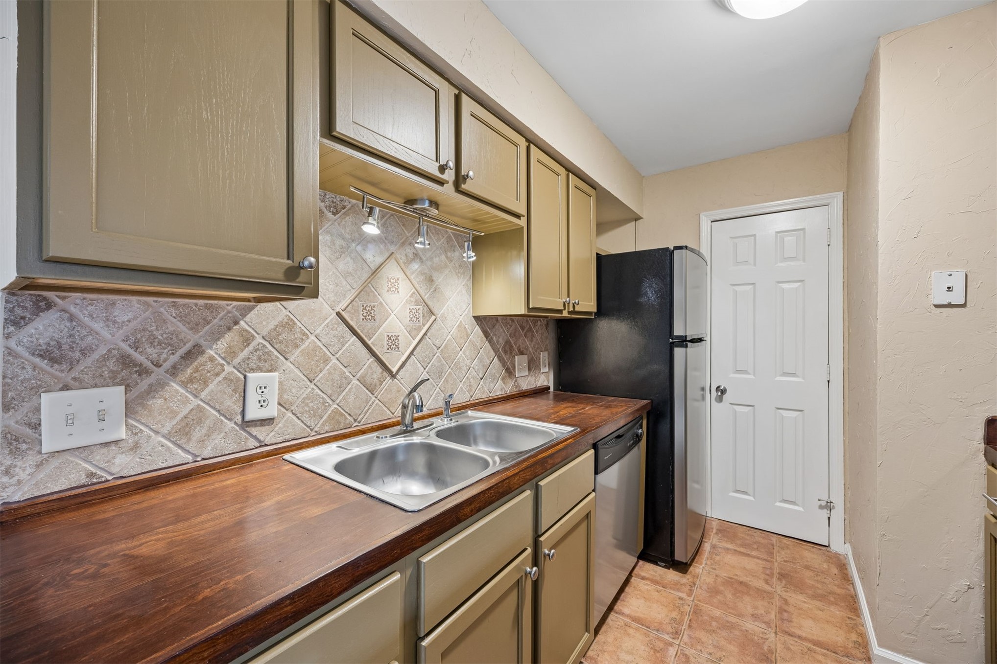2885 FOREST RIDGE DRIVE U-5
