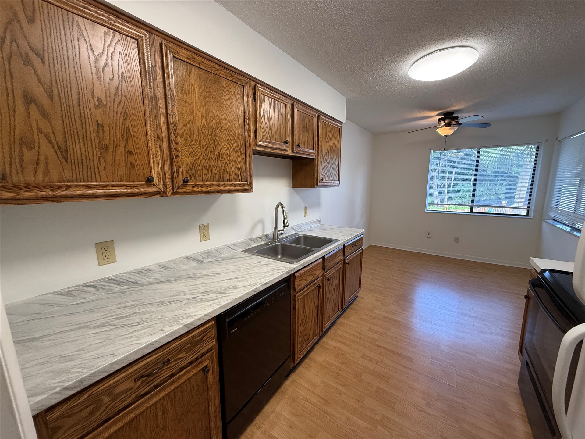 2700 MIZELL # 406B AVENUE