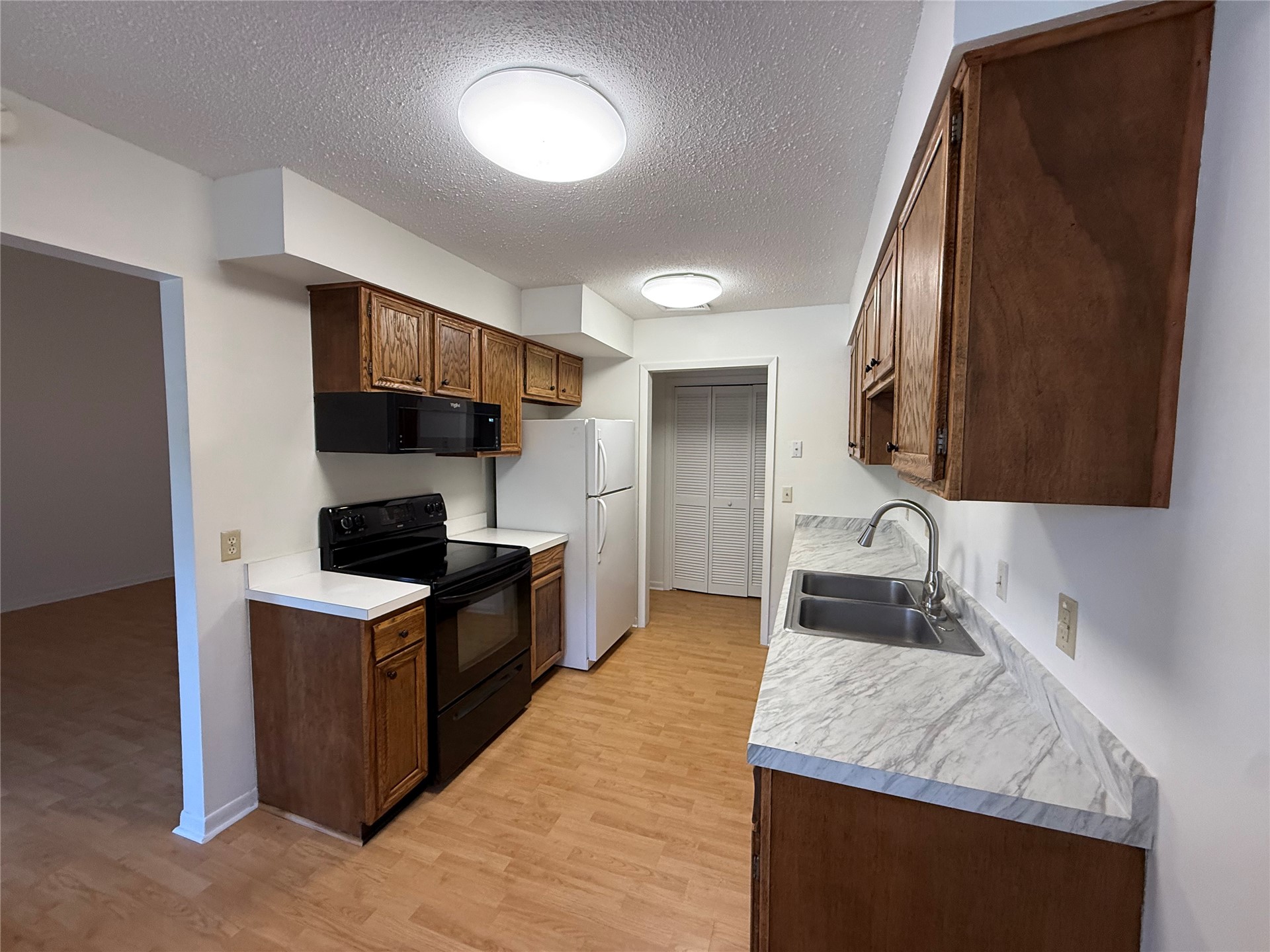2700 MIZELL # 406B AVENUE
