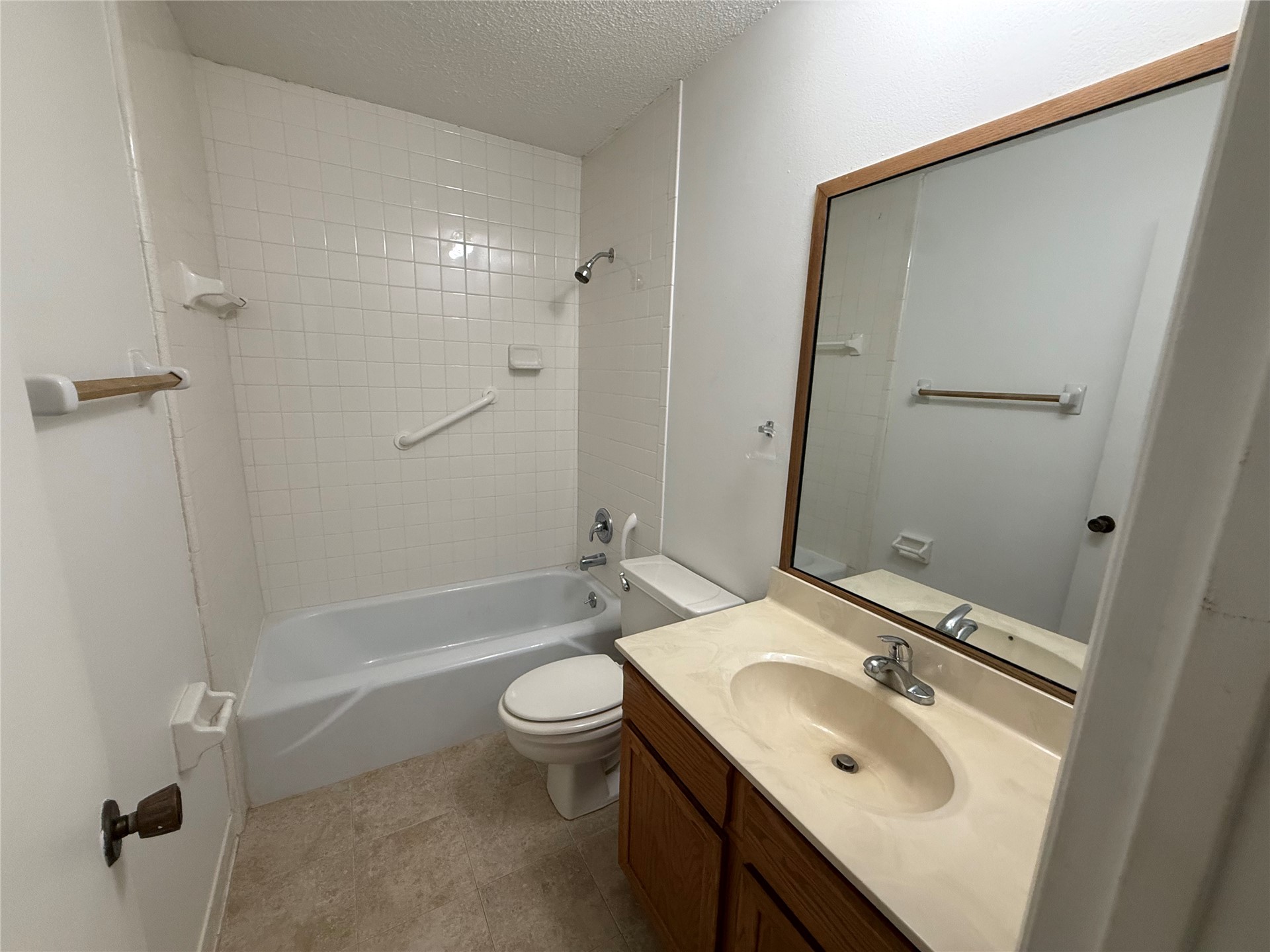 2700 MIZELL # 406B AVENUE