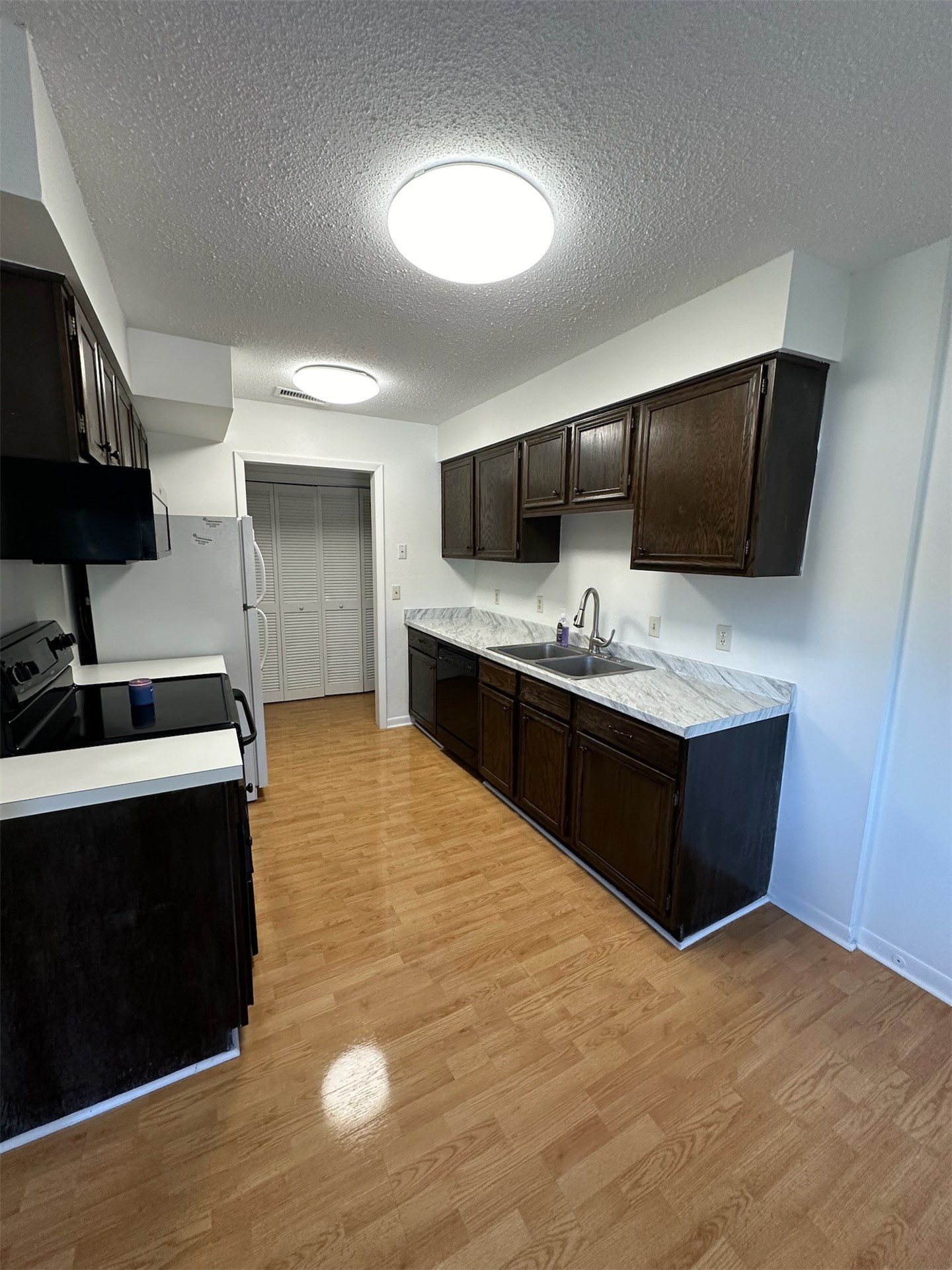 2700 MIZELL # 406B AVENUE