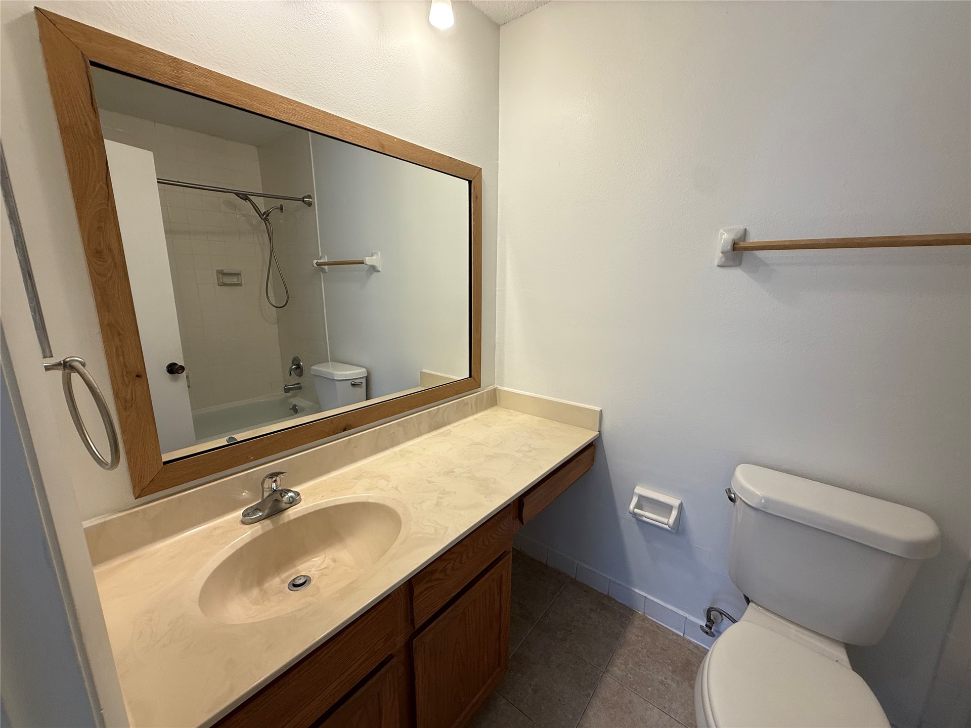 2700 MIZELL # 406B AVENUE