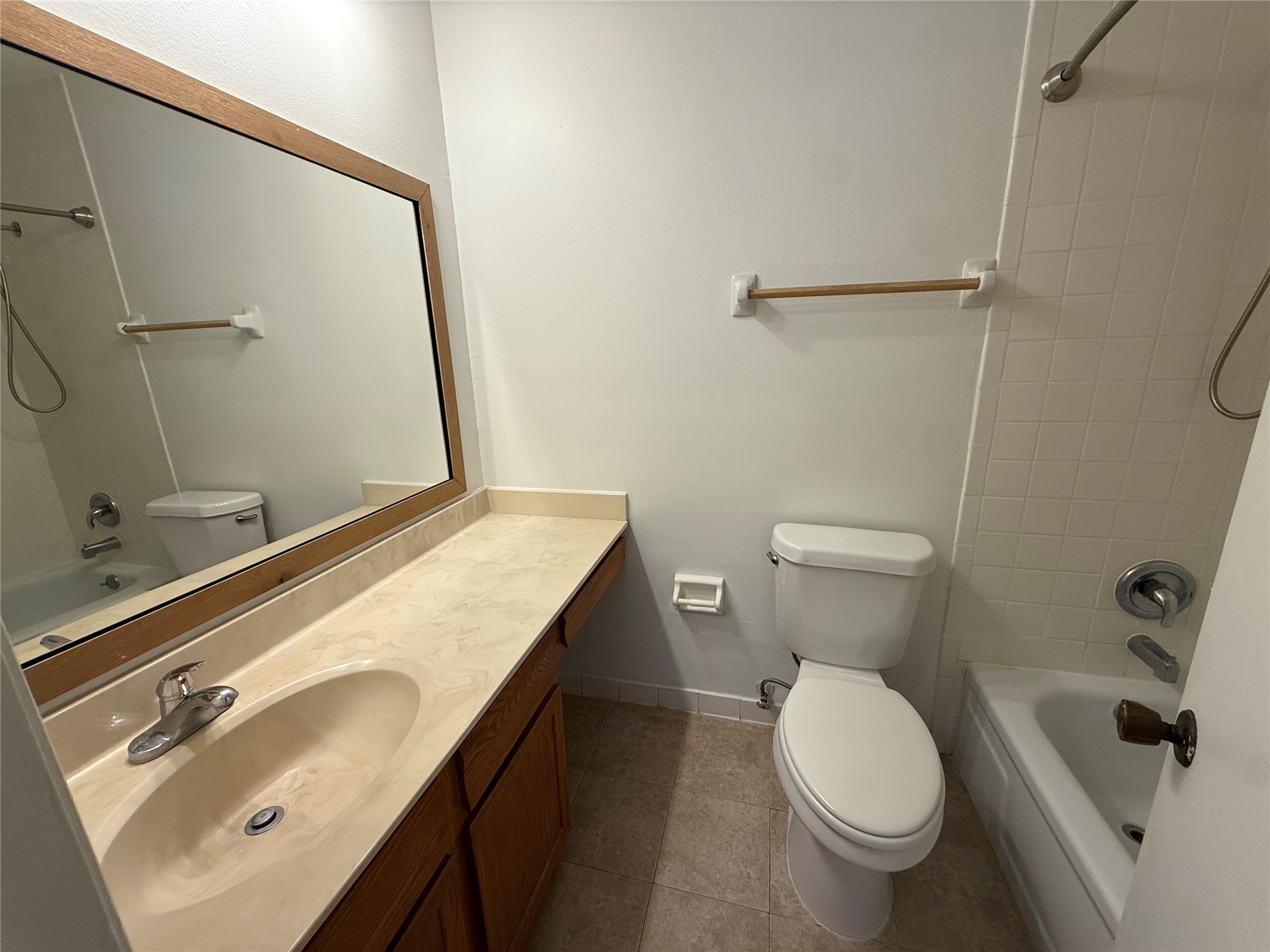2700 MIZELL # 406B AVENUE
