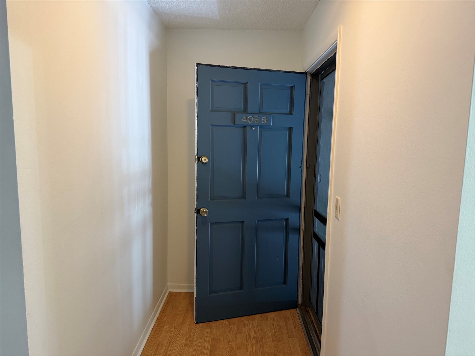 2700 MIZELL # 406B AVENUE