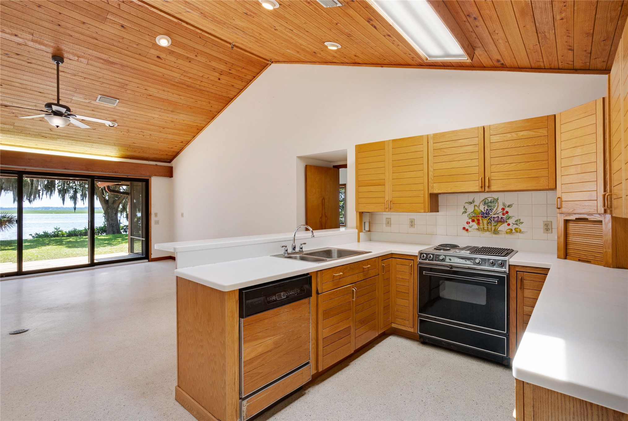 1209 MANUCY ROAD