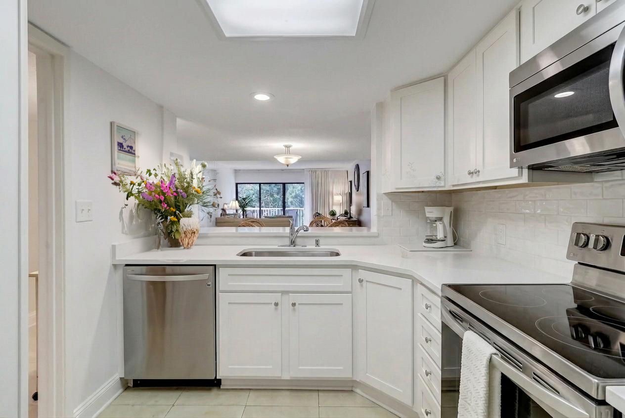 2122 BEACH WOOD ROAD 2122