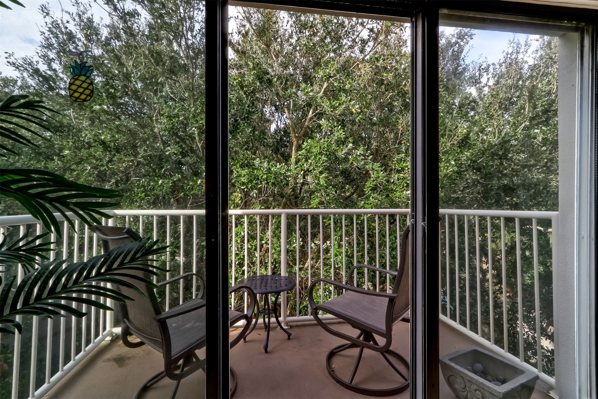 2122 BEACH WOOD ROAD 2122