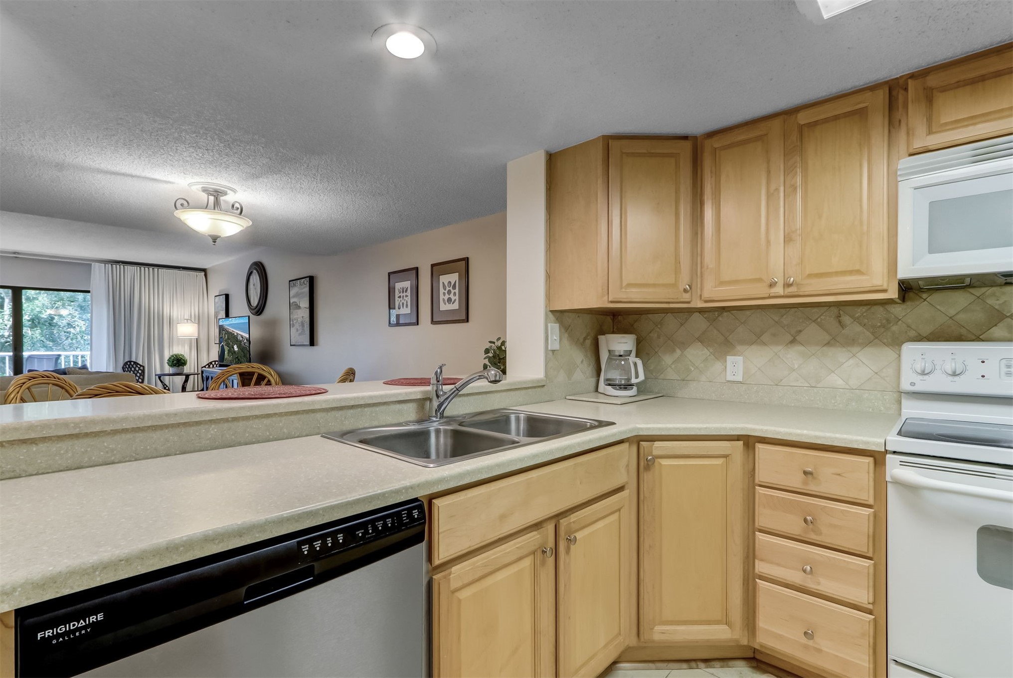 2122 BEACH WOOD ROAD 2122