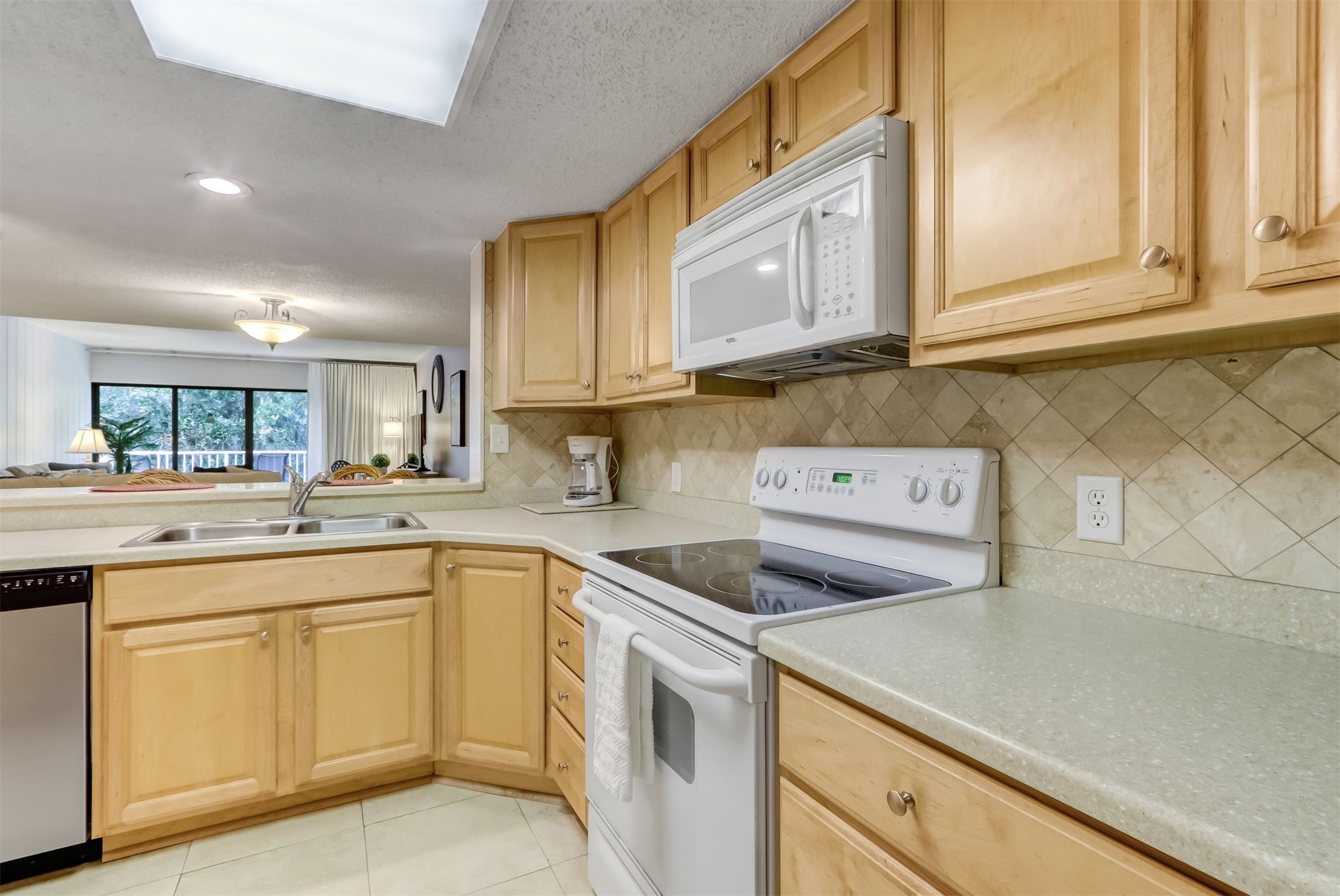 2122 BEACH WOOD ROAD 2122