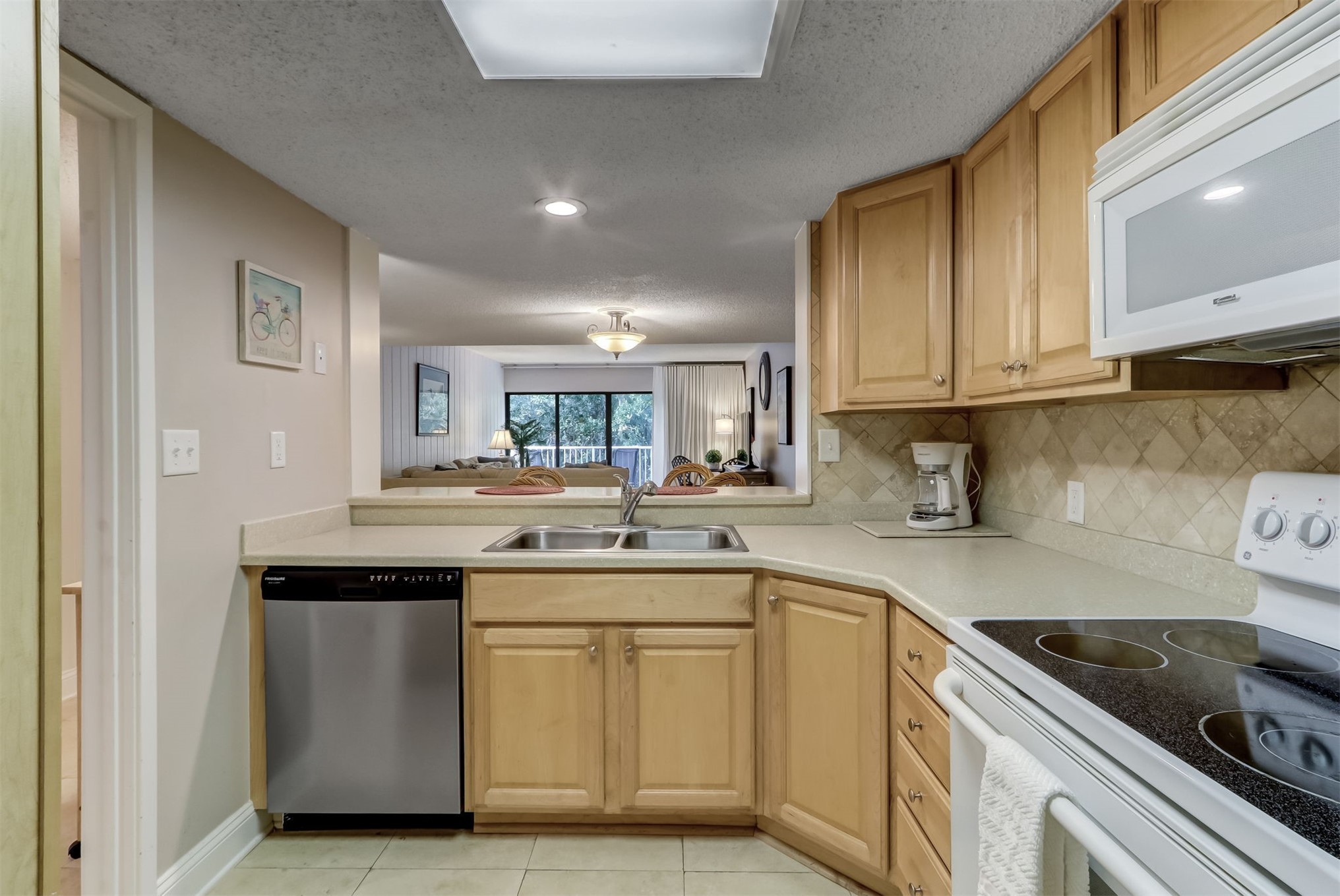2122 BEACH WOOD ROAD 2122