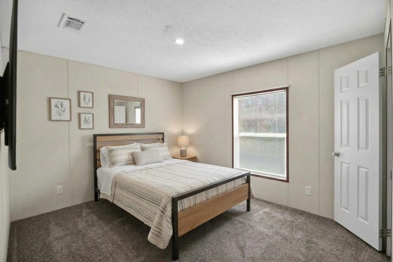 85036 DUSTY LANE