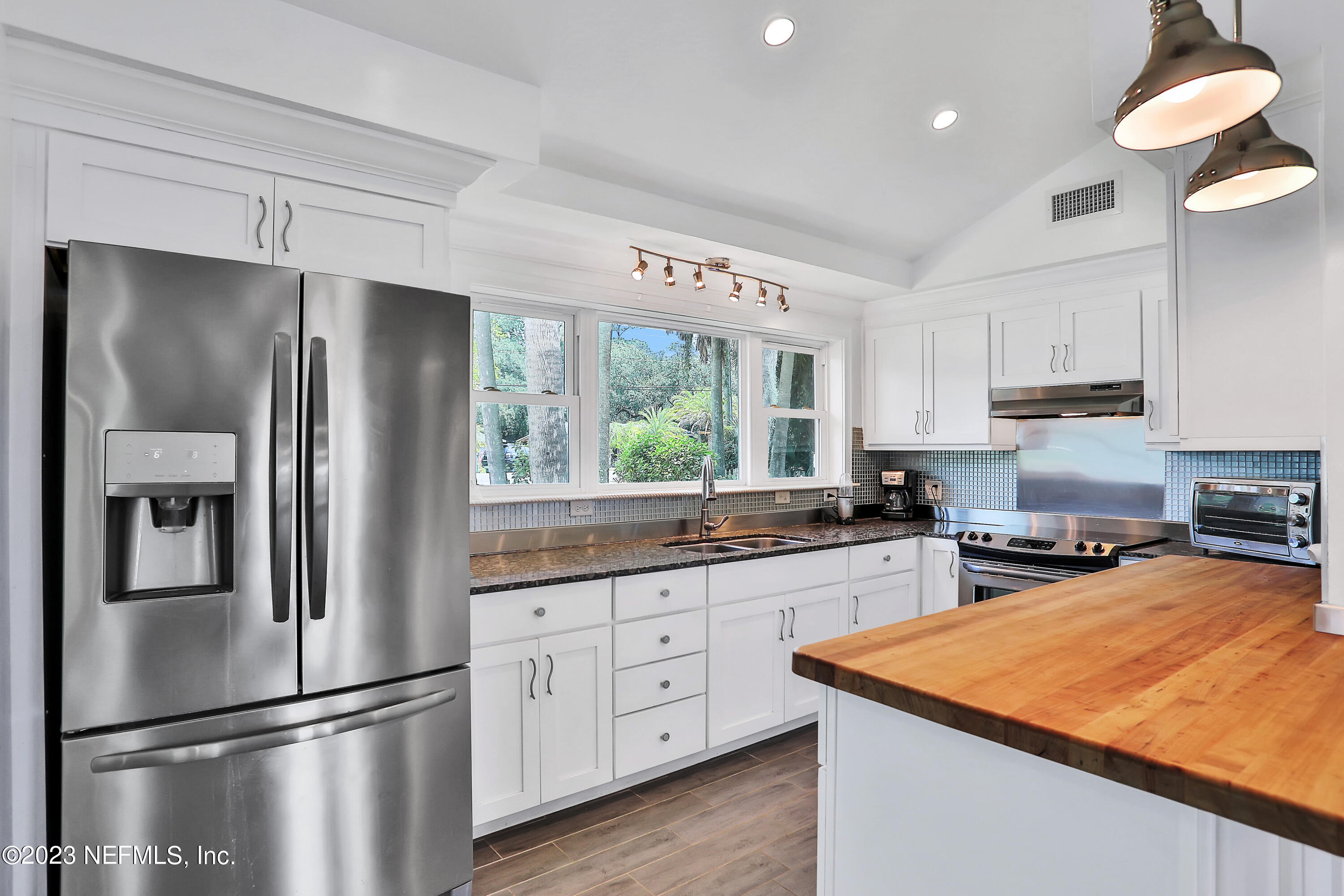 5756 HECKSCHER Drive