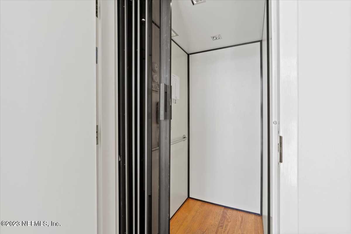 2395 OCEAN BREEZE Court