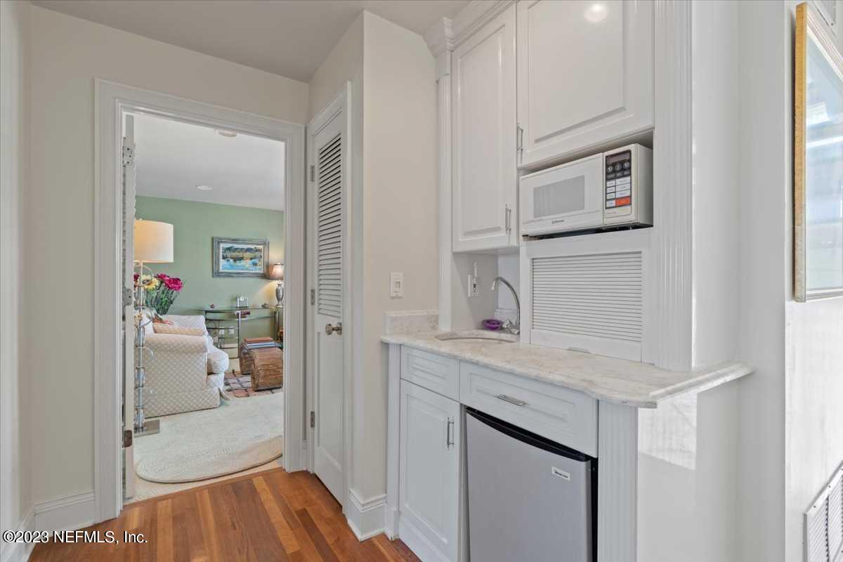 2395 OCEAN BREEZE Court