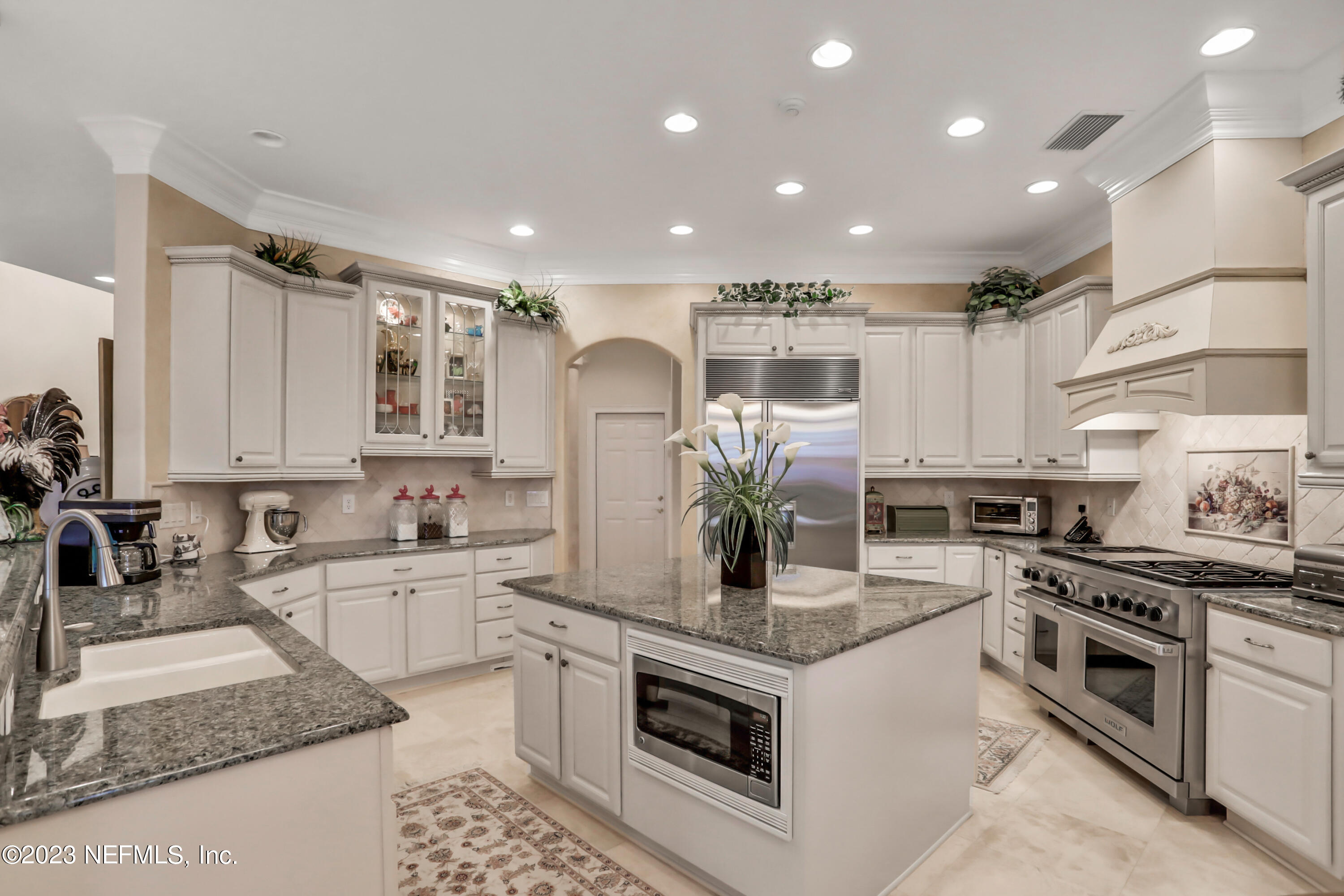 9294 HECKSCHER Drive