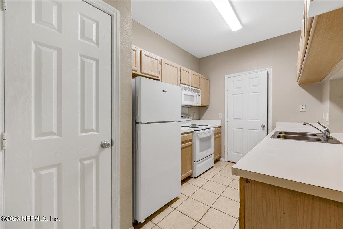 160 VERACRUZ Drive, 424