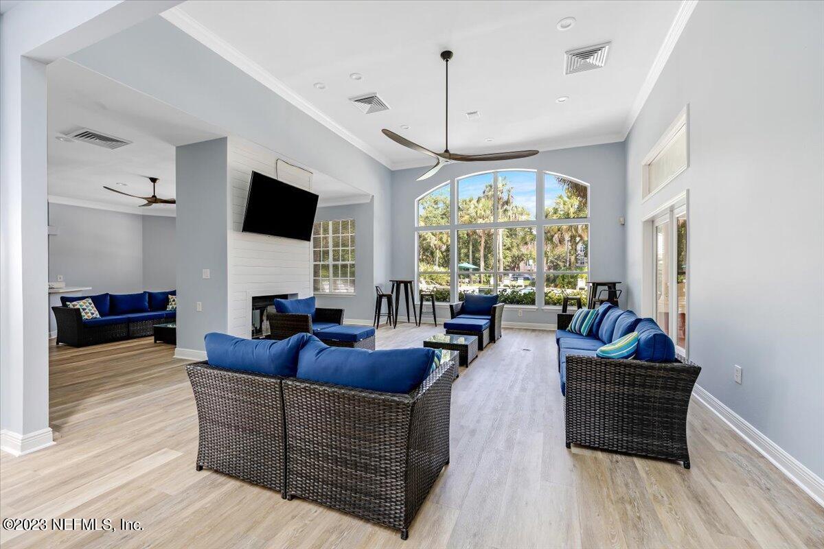 160 VERACRUZ Drive, 424