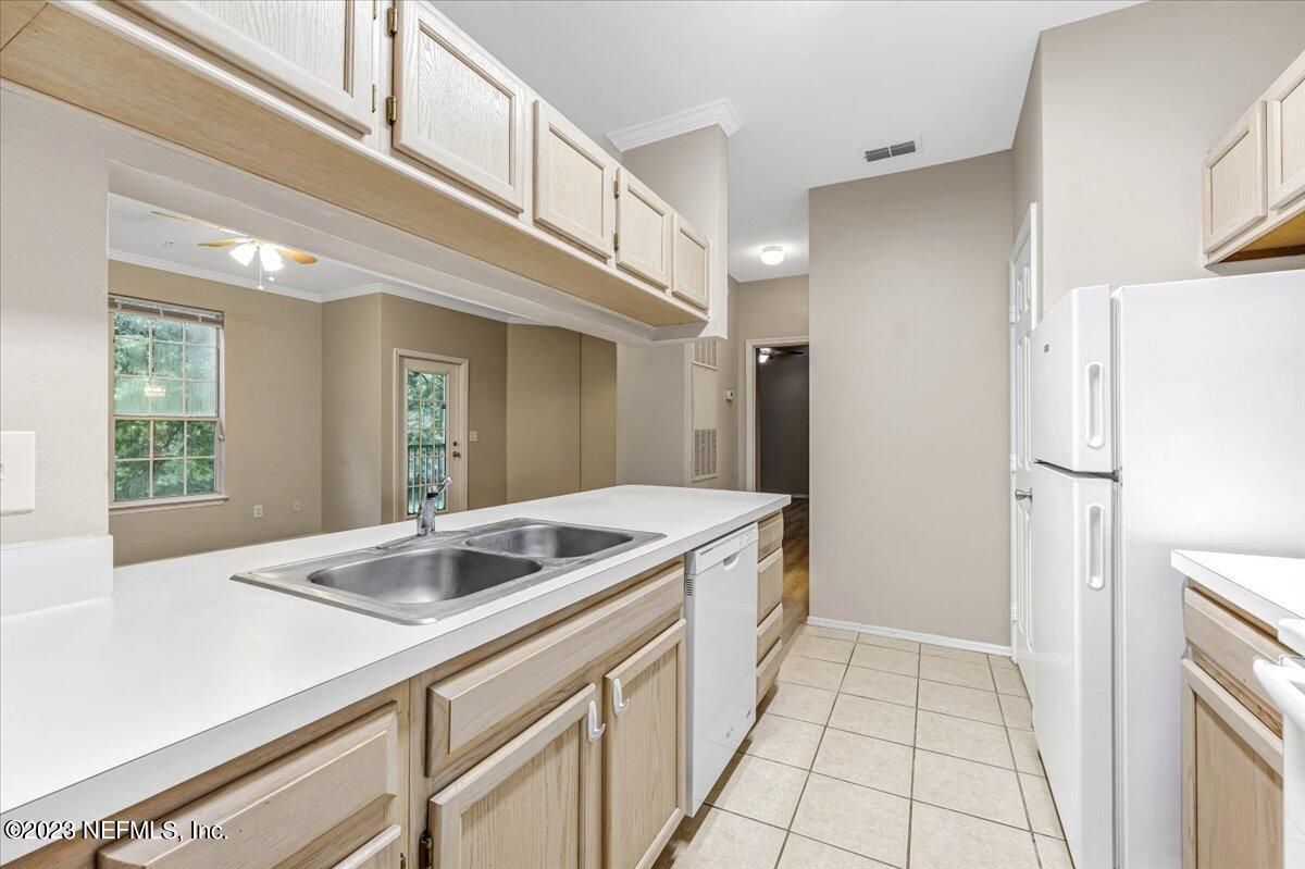 160 VERACRUZ Drive, 424