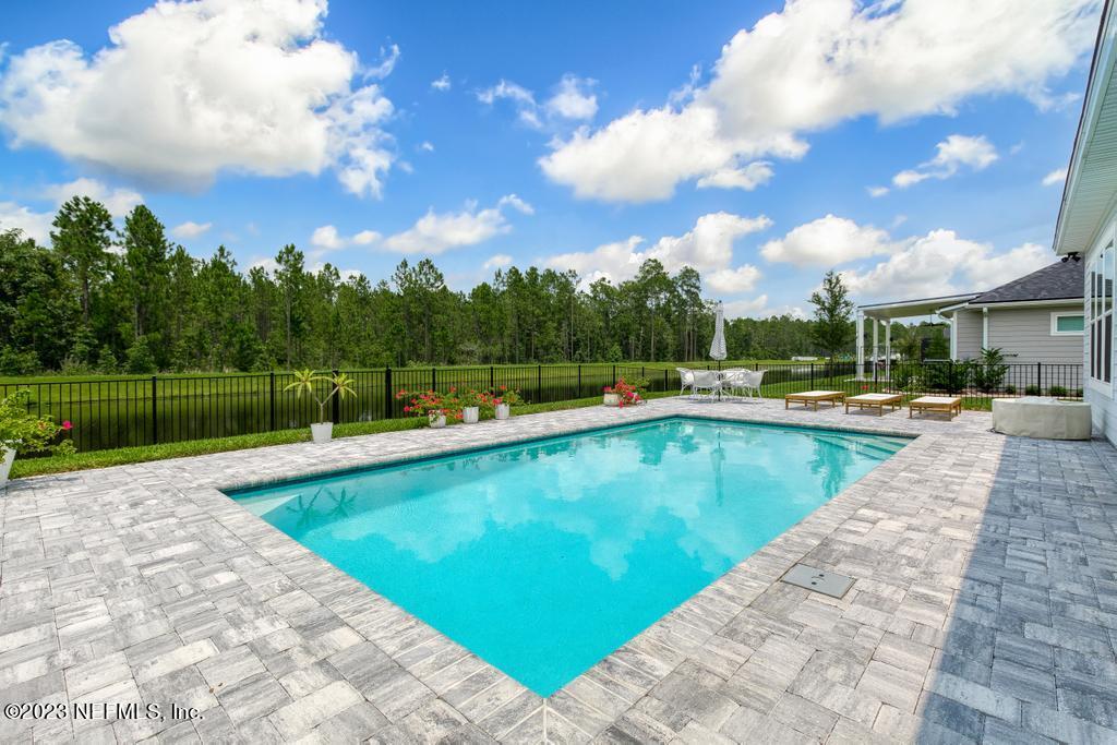 660 SILVER PINE Drive