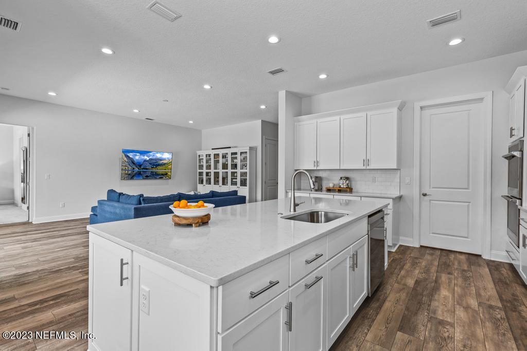 660 SILVER PINE Drive