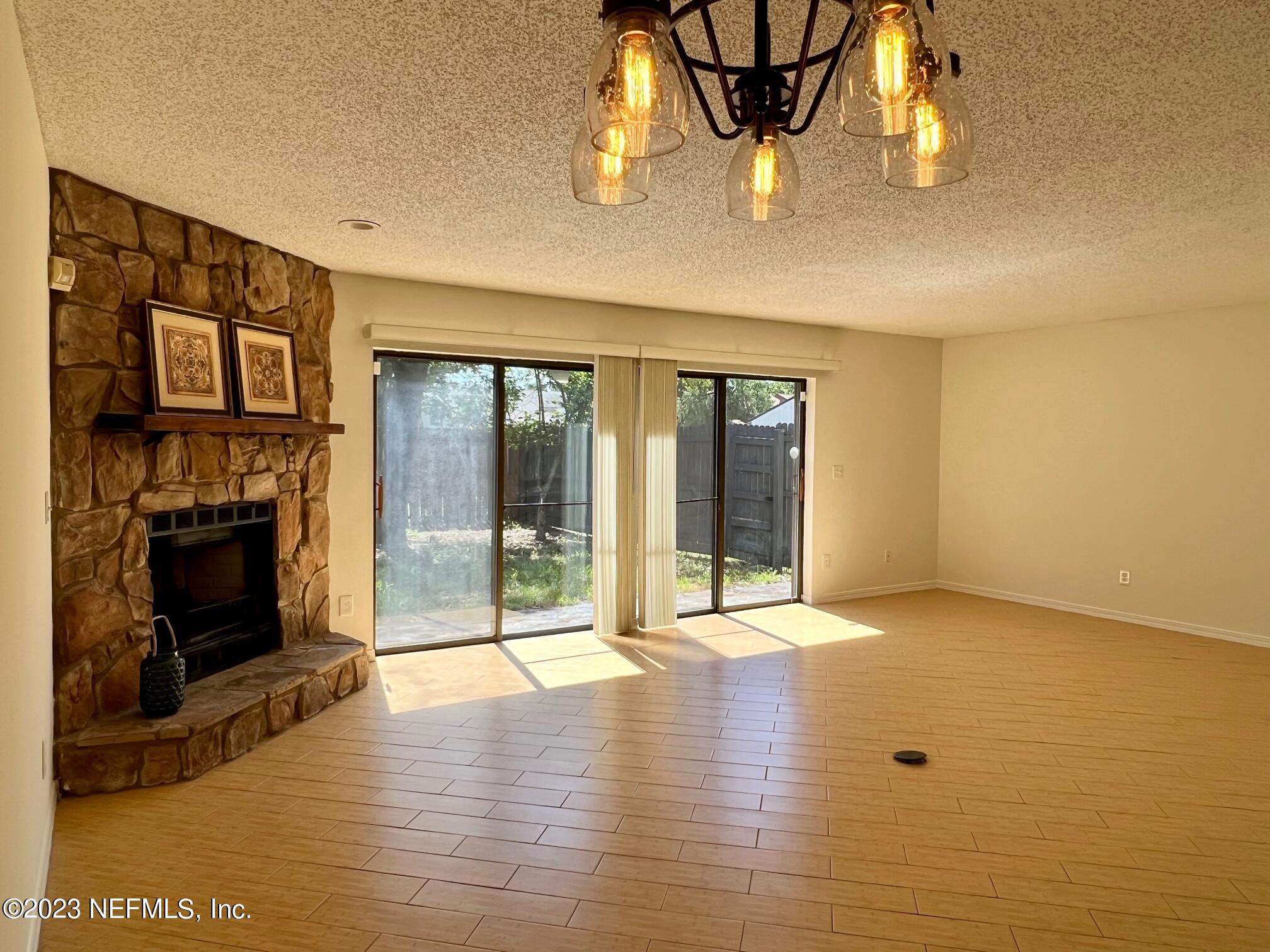 1157 W ROMAINE Circle