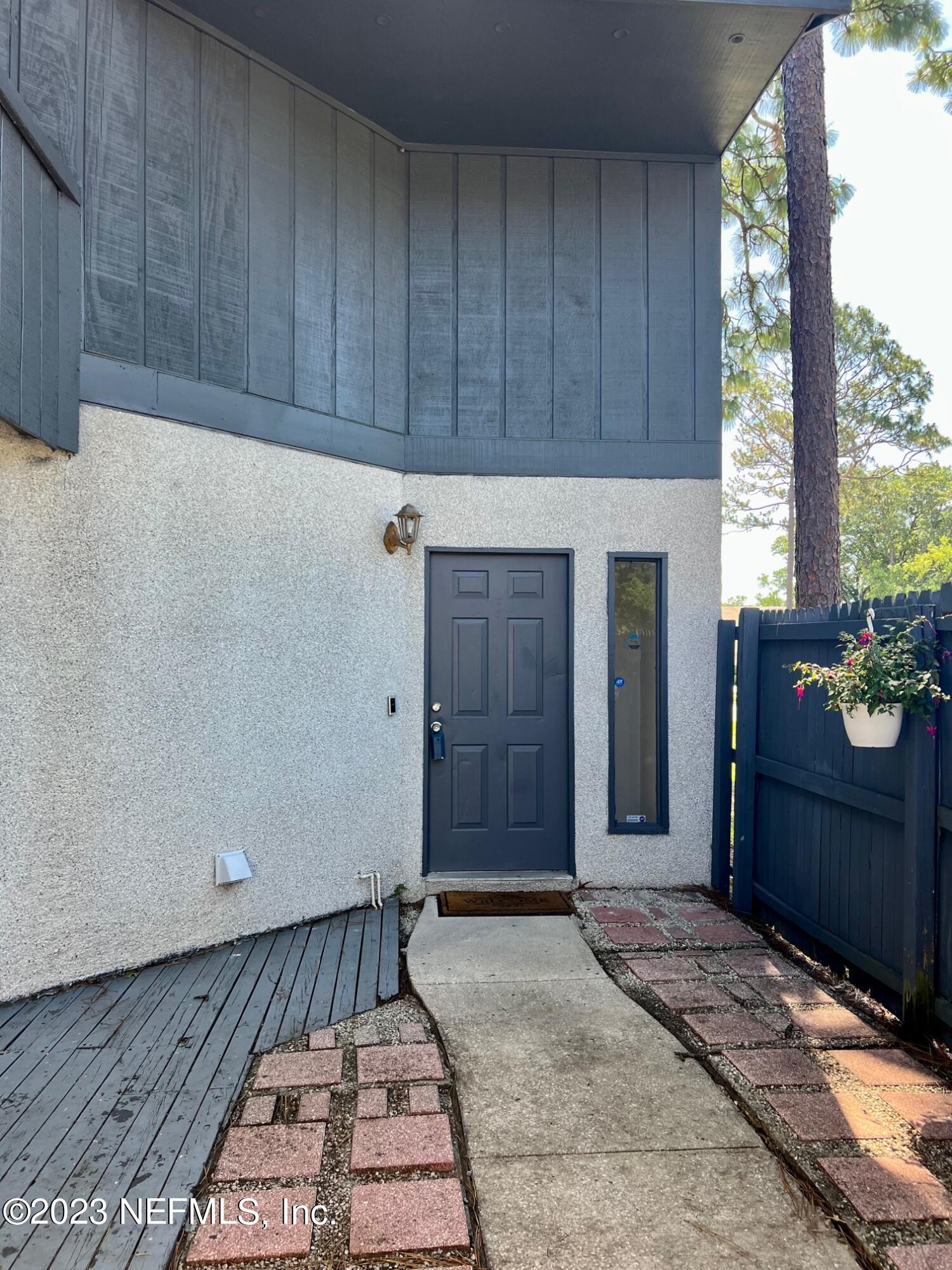 1157 W ROMAINE Circle