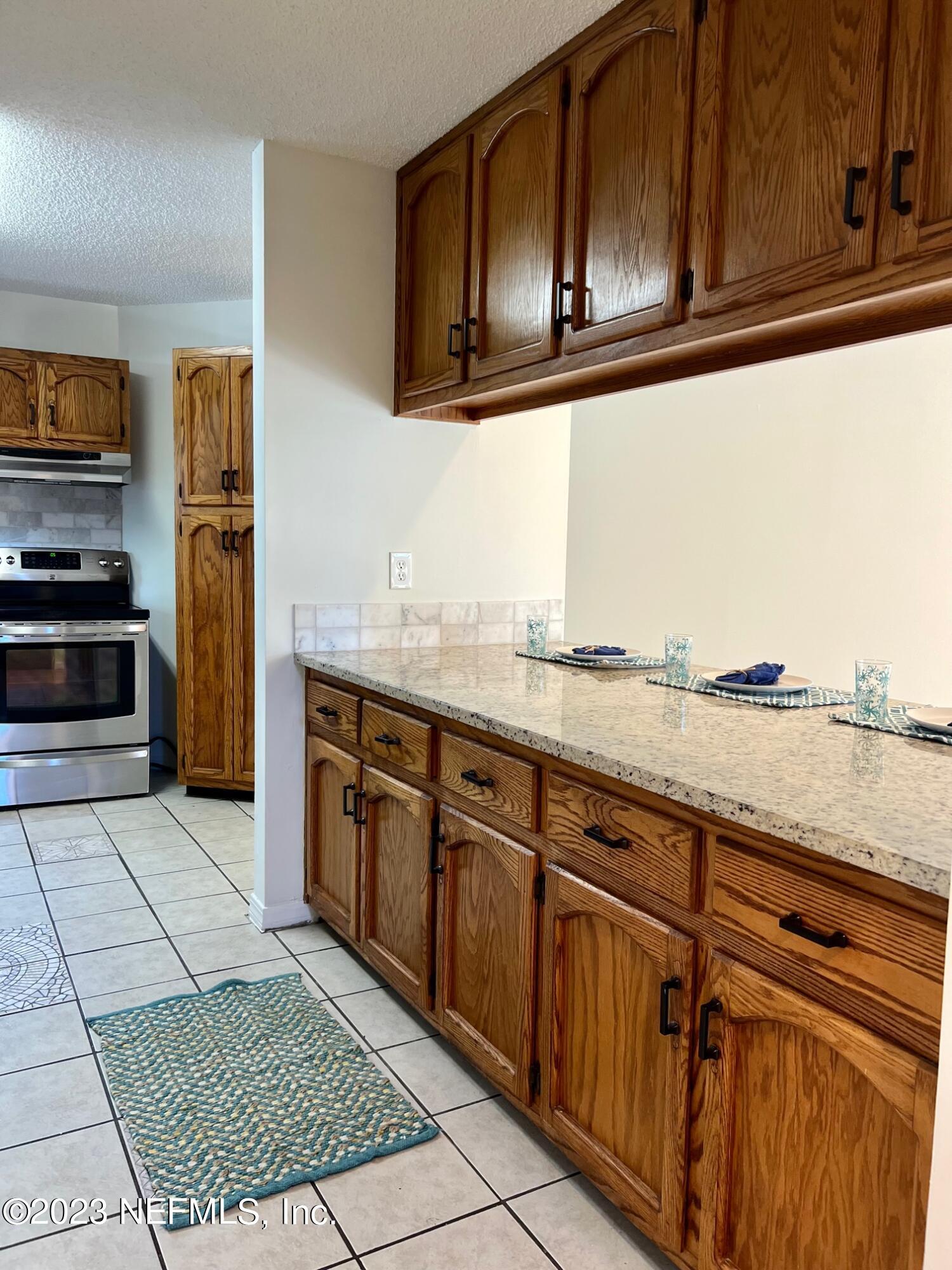 1157 W ROMAINE Circle