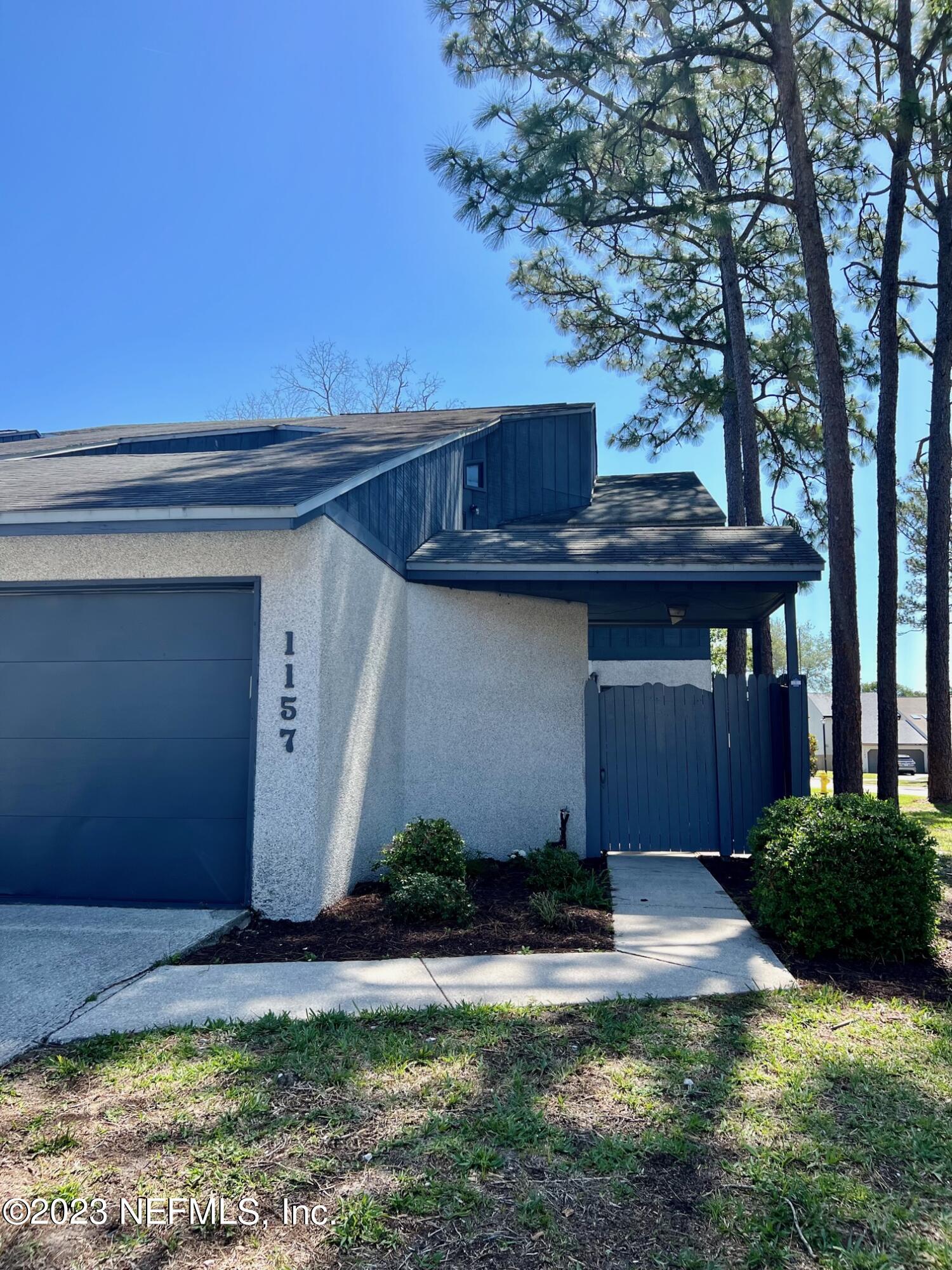 1157 W ROMAINE Circle